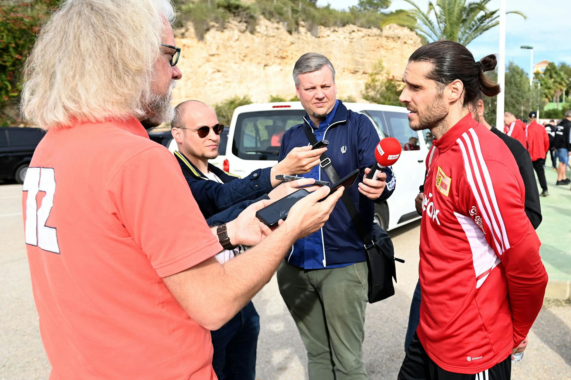 Christopher Trimmel (r.) bei der Medienrunde nach dem Vormittagstraining am Montag in Campoamor.