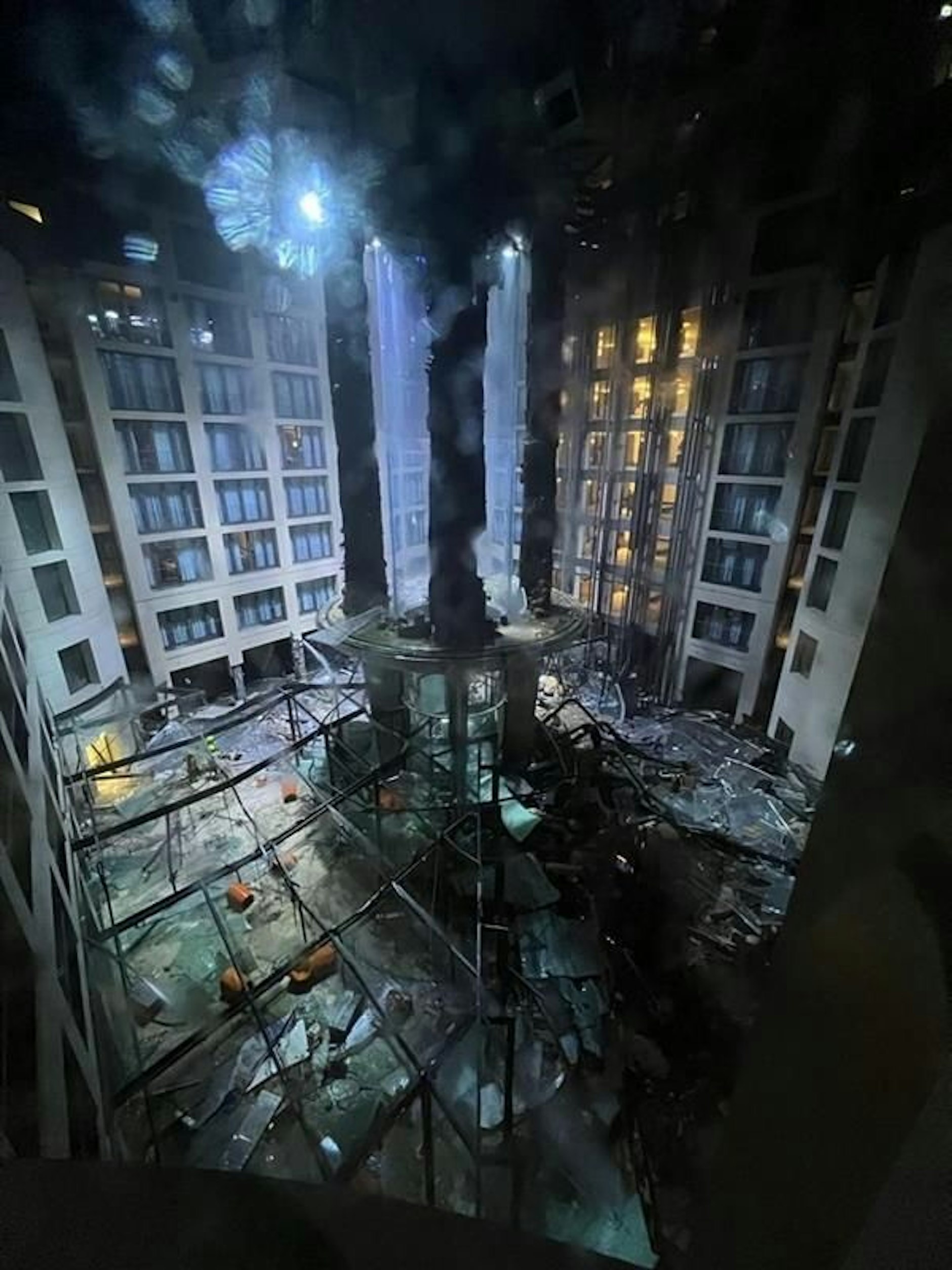 Aquadom: Die Aufnahme aus dem Innenraum des Hotels zeigt das Ausmaß der Schäden.