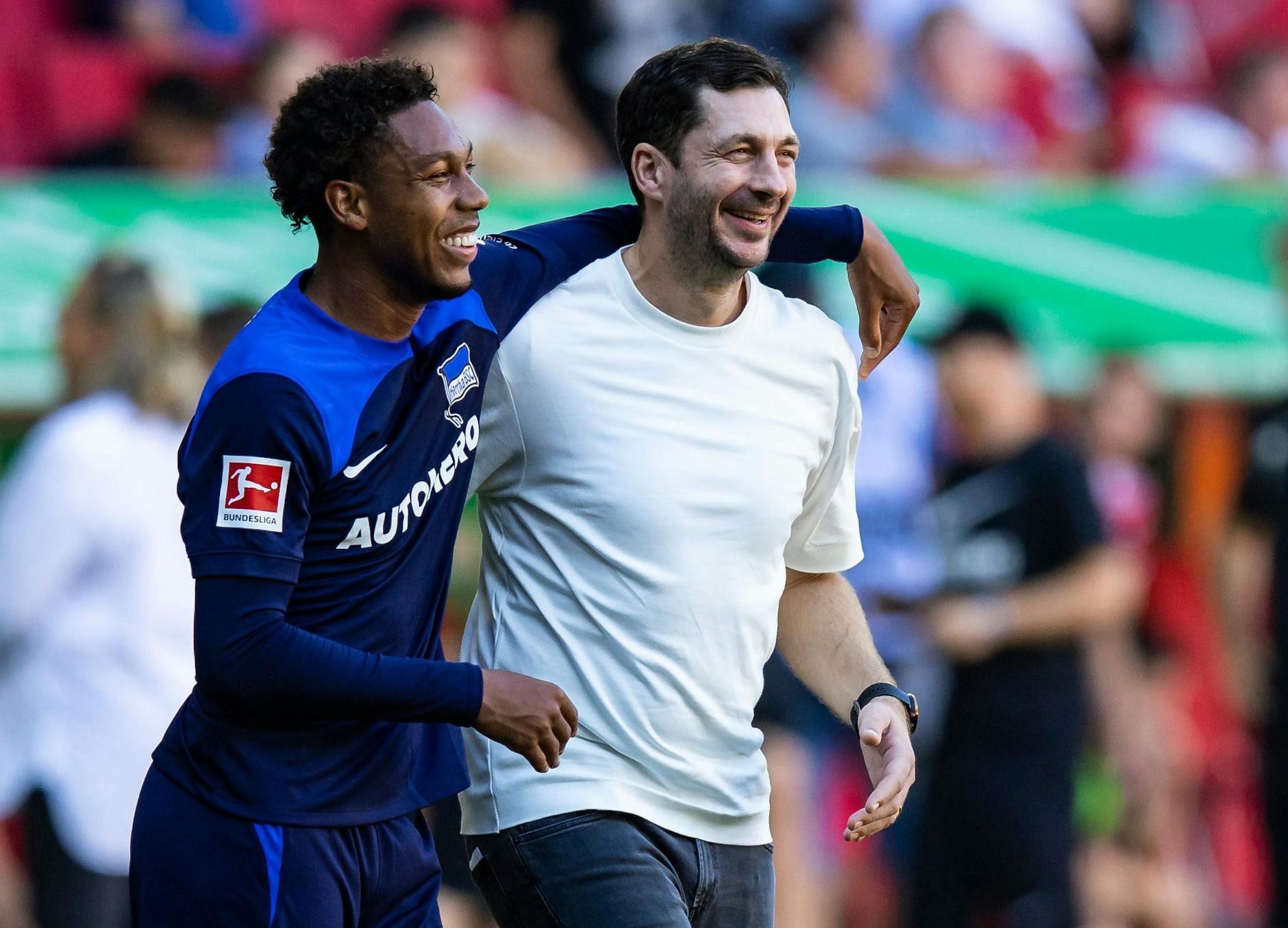 ARCHIV - Fußball: Bundesliga, Hertha BSC, Jean-Paul Boetius (l) und Hertha BSC Berlins Trainer Sandro Schwarz.