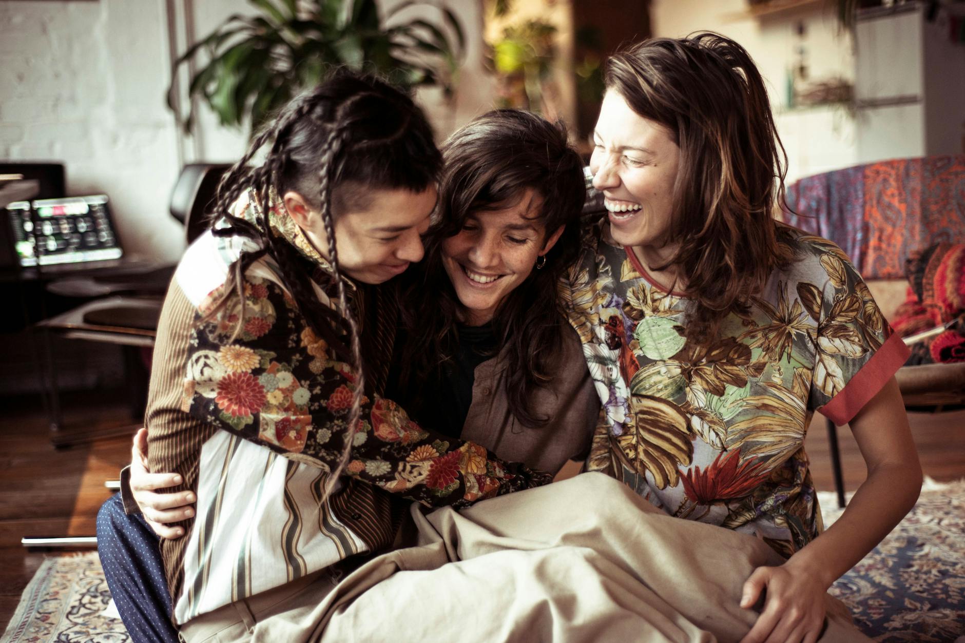 Young happy intimate friends playing in laughter and embrace Symbolfoto