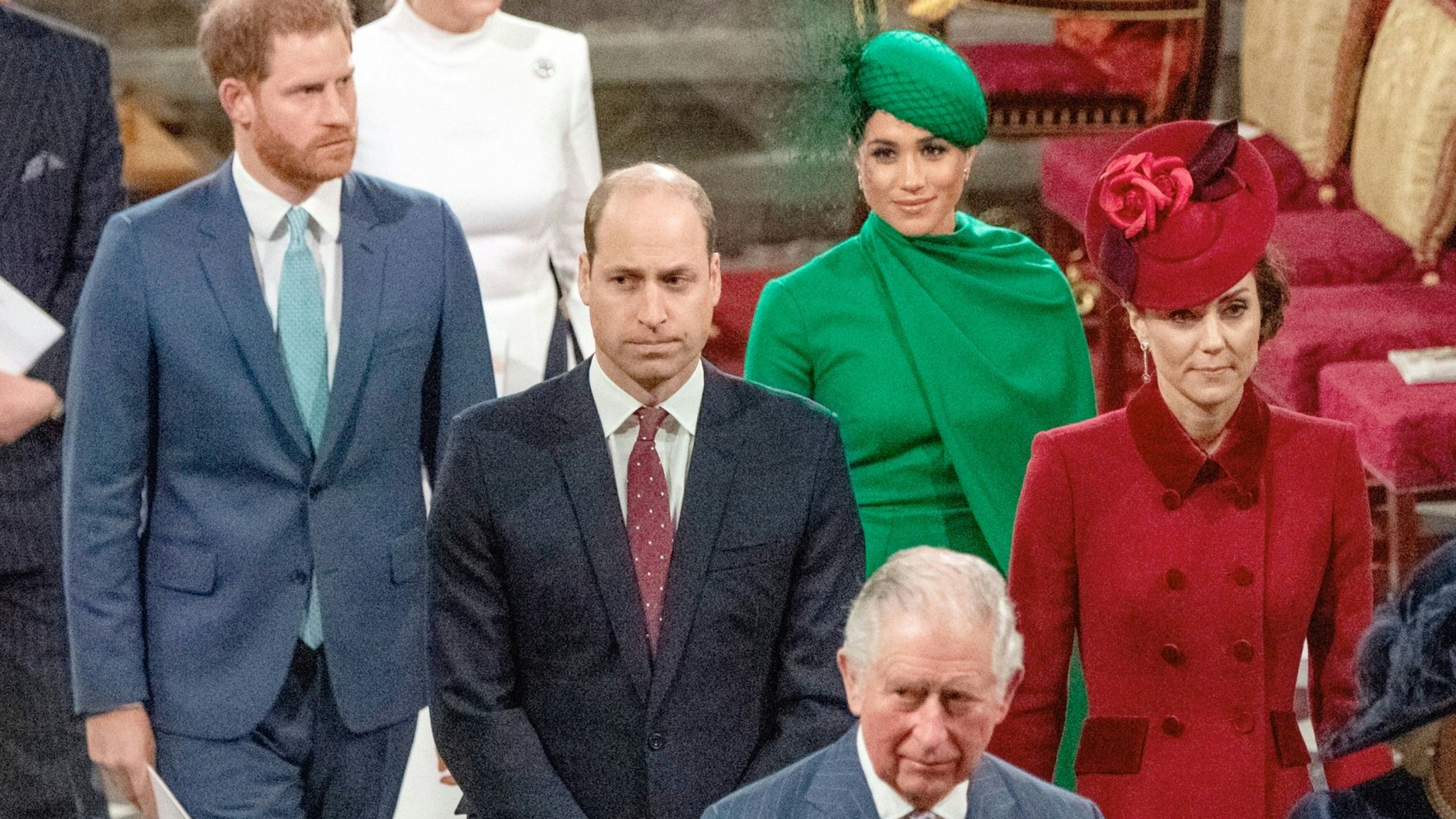 In dem Buch ätzt Prinz Harry immer wieder gegen seinen Bruder William, dessen Frau Kate und Papa Charles.