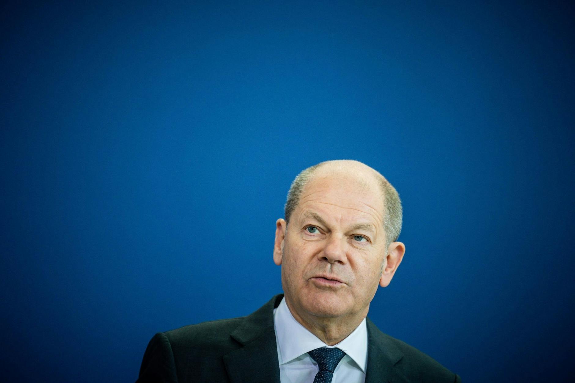 ARCHIV - Erhielt Rückendeckung von der SPD-Führung für seinen Kurs bei den Waffenlieferungen in die Ukraine: Olaf Scholz.