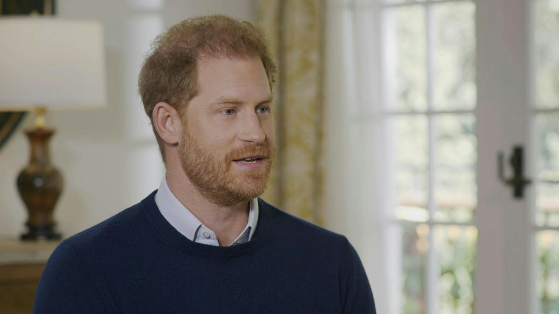 HANDOUT - Prinz Harry gibt dem britischen Sender ITV ein Interview (Videostandbild).