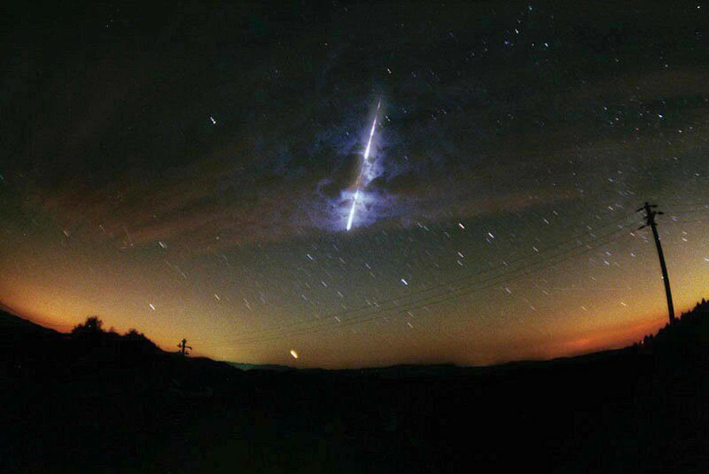 Video: Großer Meteorit rast über deutschen Nachthimmel und zerbricht