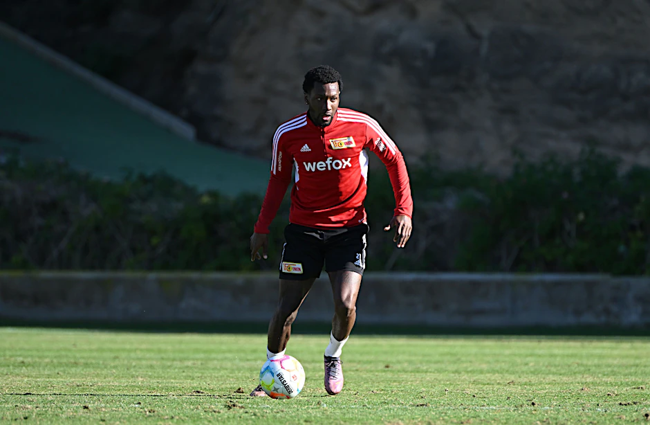 Sheraldo Becker bei der letzten Trainingseinheit des Campoamor-Camps