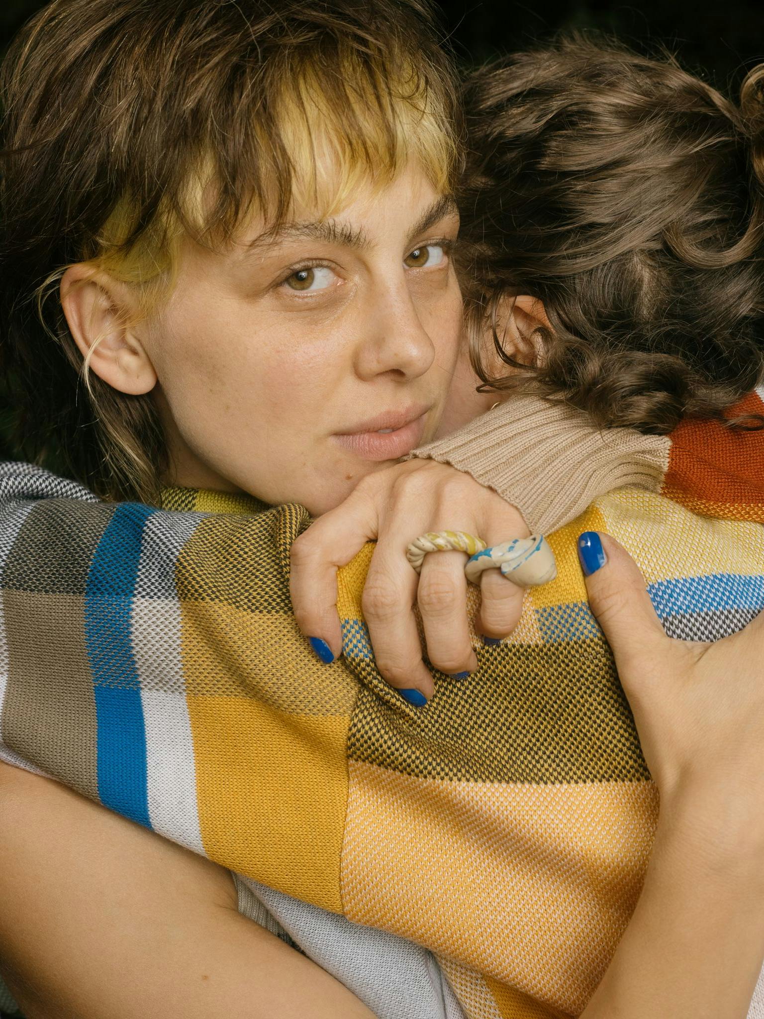 Natürliche Materialien, verarbeitet in Berlin: Mode von lotre