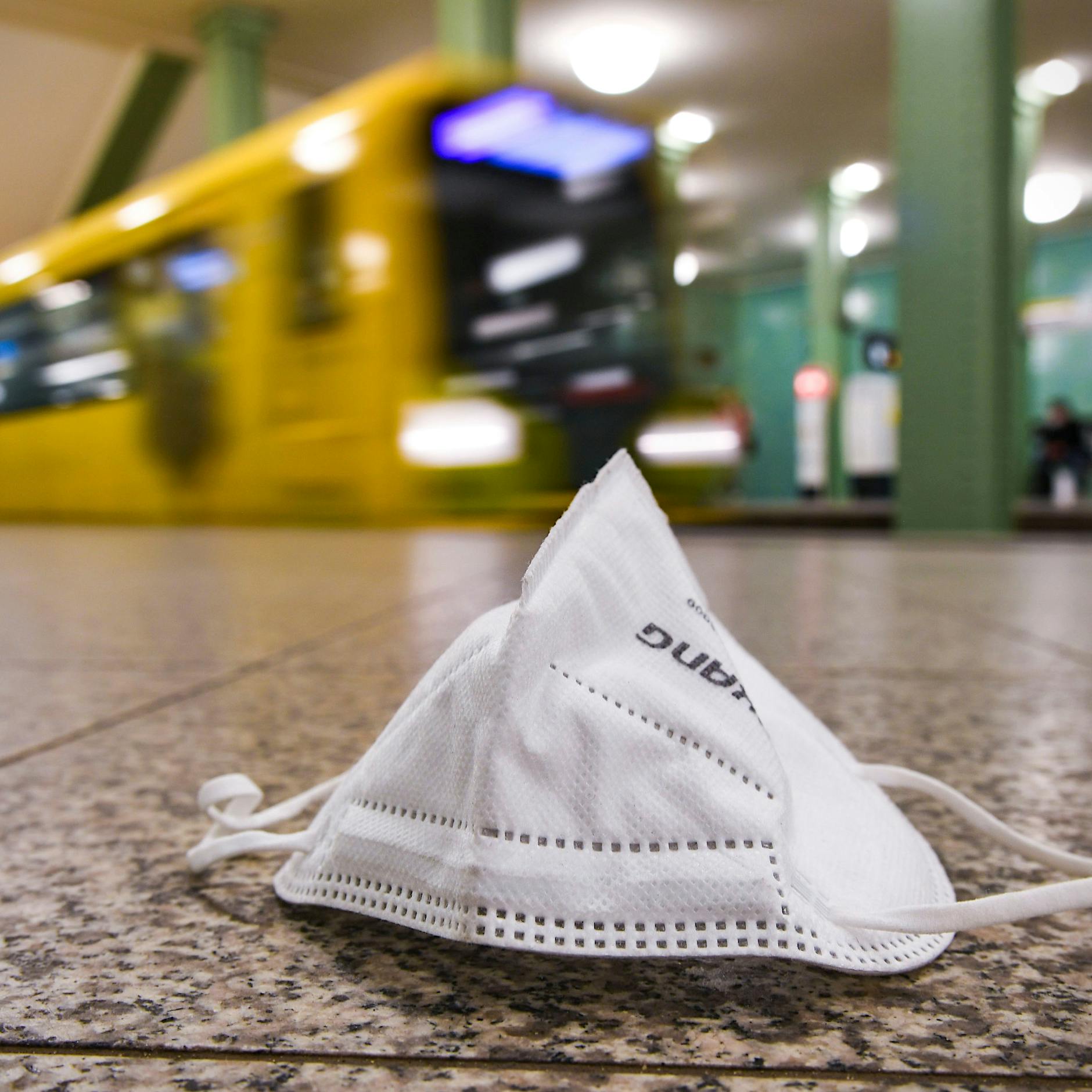 Berlin: Maskenpflicht in Bus und Bahn fällt zum 2. Februar