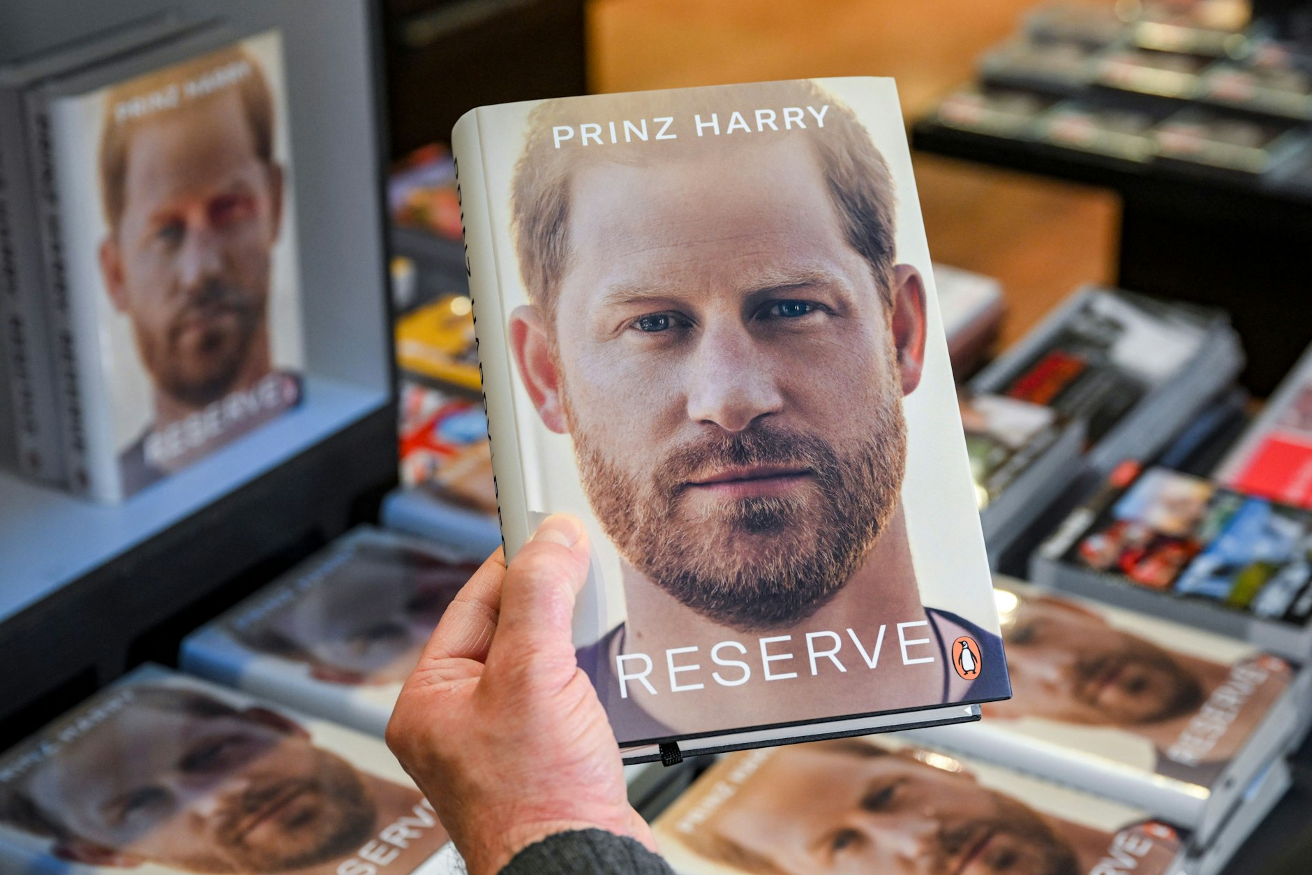 Endlich Ist Sein Buch Da 154 Millionen Euro Kassiert Prinz Harry Für Seine Enthüllungen Und