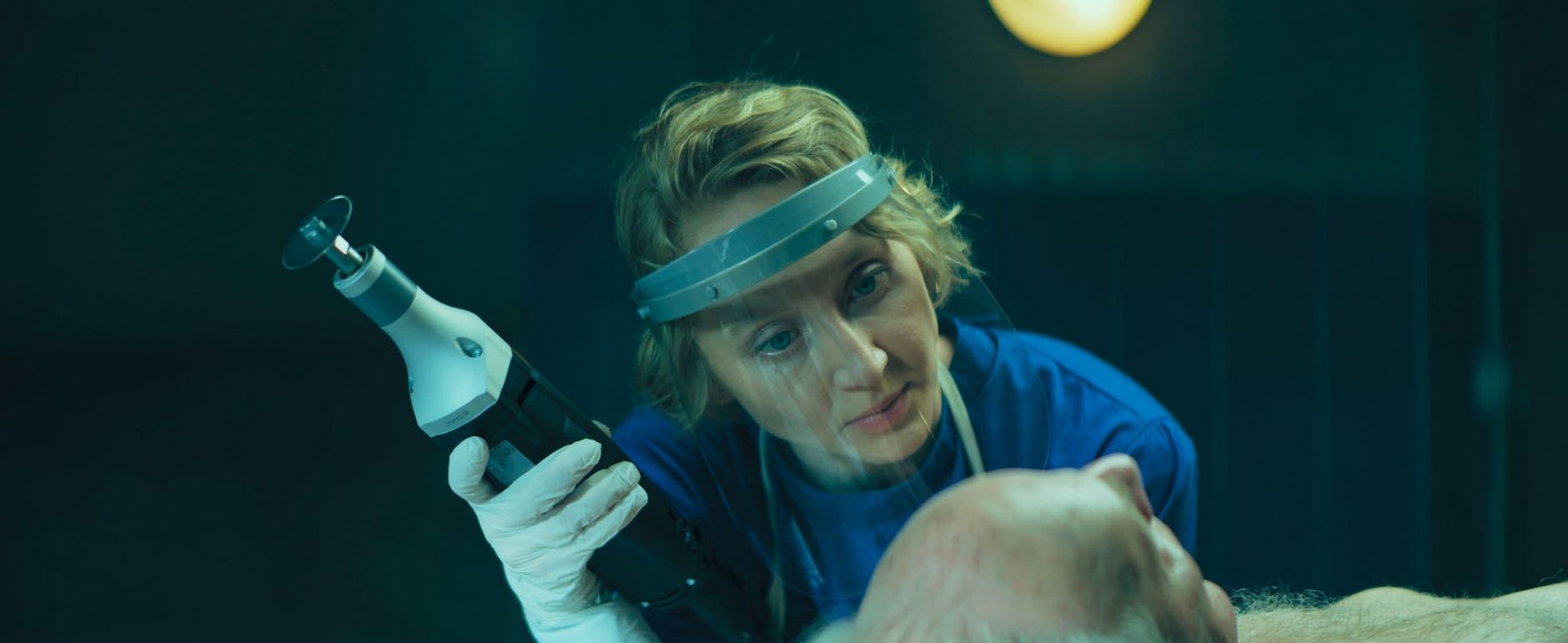 HANDOUT - Bestatterin Blum (Anna Maria Mühe) in Folge 1 der Netflix-Thrillerserie «Totenfrau».
