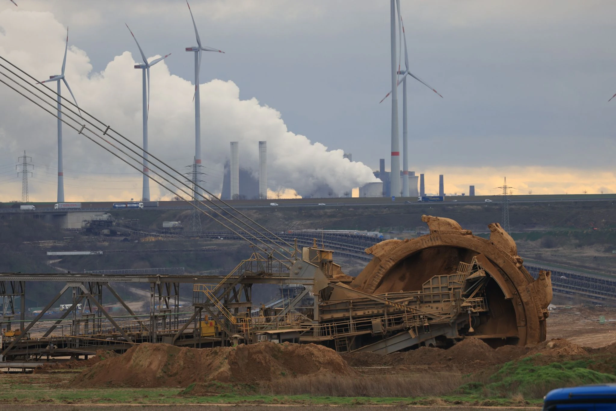 Blick auf Garzweiler II . Das Dorf Lützerath soll zur Erweiterung des Braunkohletagebaus Garzweiler II abgebaggert werden.  
