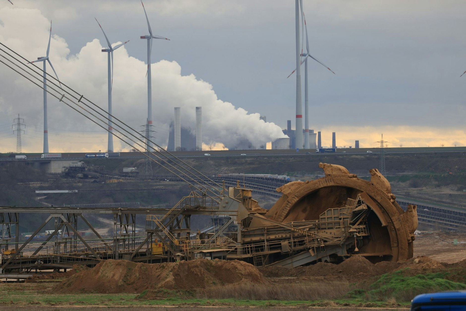 Blick auf Garzweiler II . Das Dorf Lützerath soll zur Erweiterung des Braunkohletagebaus Garzweiler II abgebaggert werden.  
