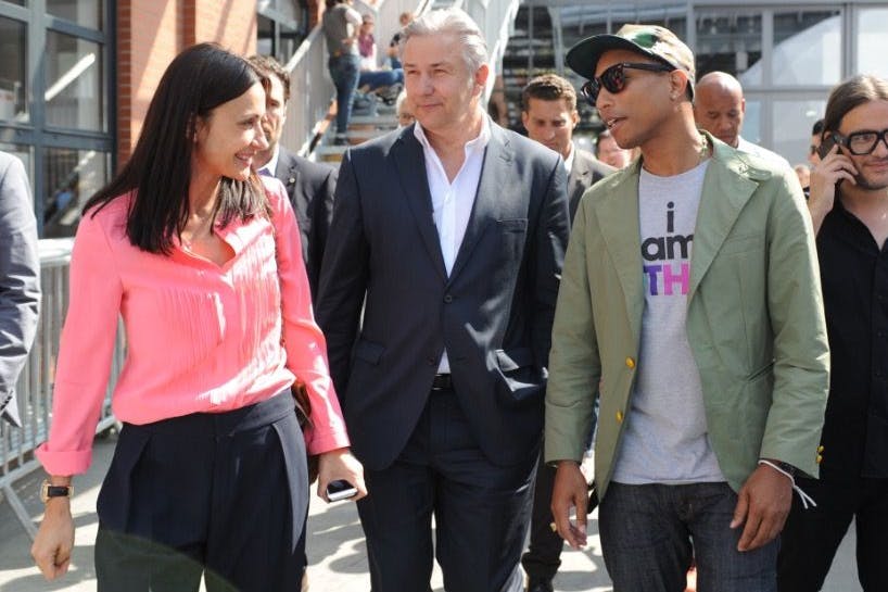 Zwischen Pailletten, Politikern und Promis: Anita Tillman, hier 2013 mit Klaus Wowereit und Prarrell Williams.