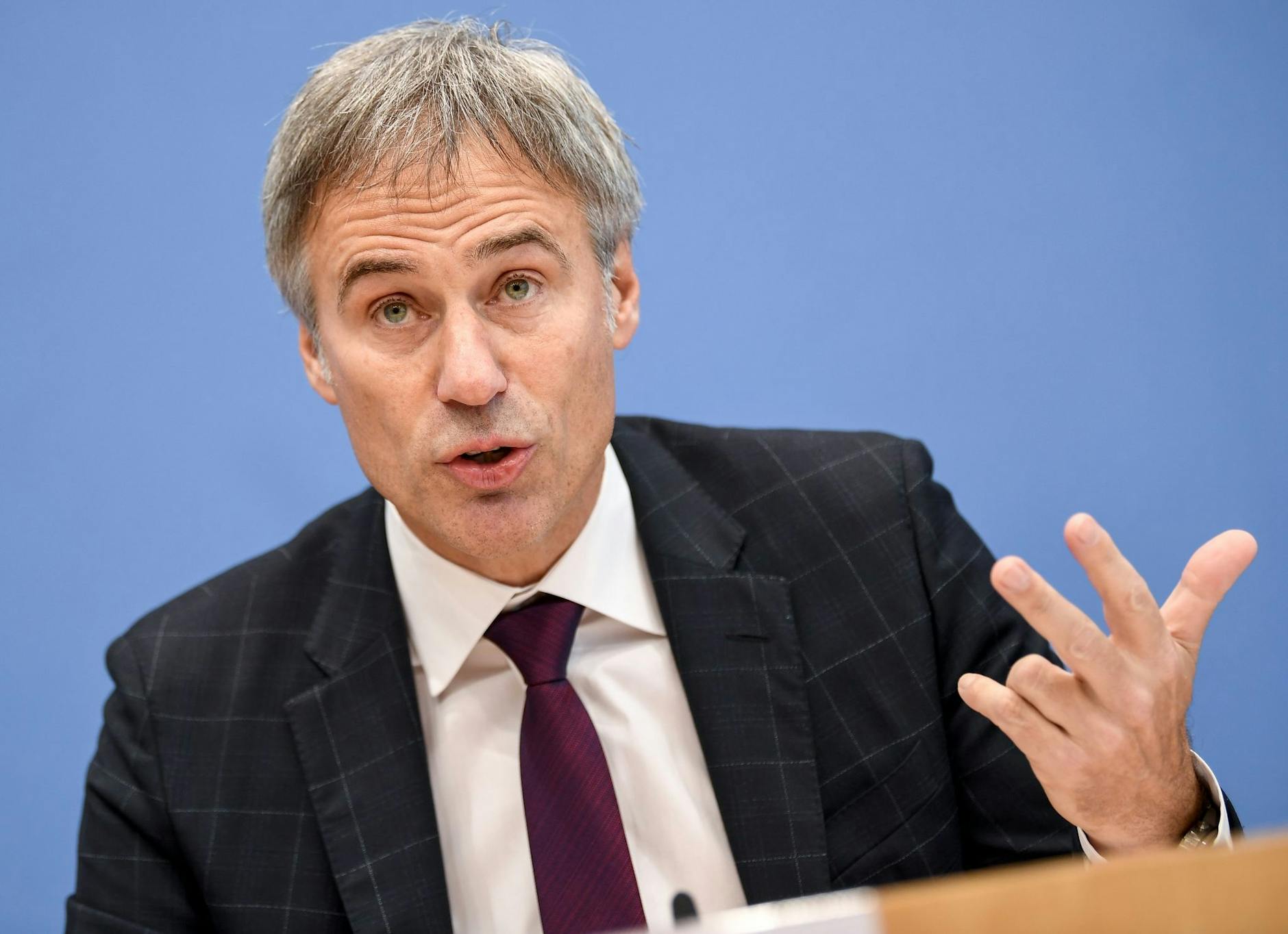 ARCHIV - Achim Berg, Präsident des Digitalverbands Bitkom, bei einer Pressekonferenz. dpa