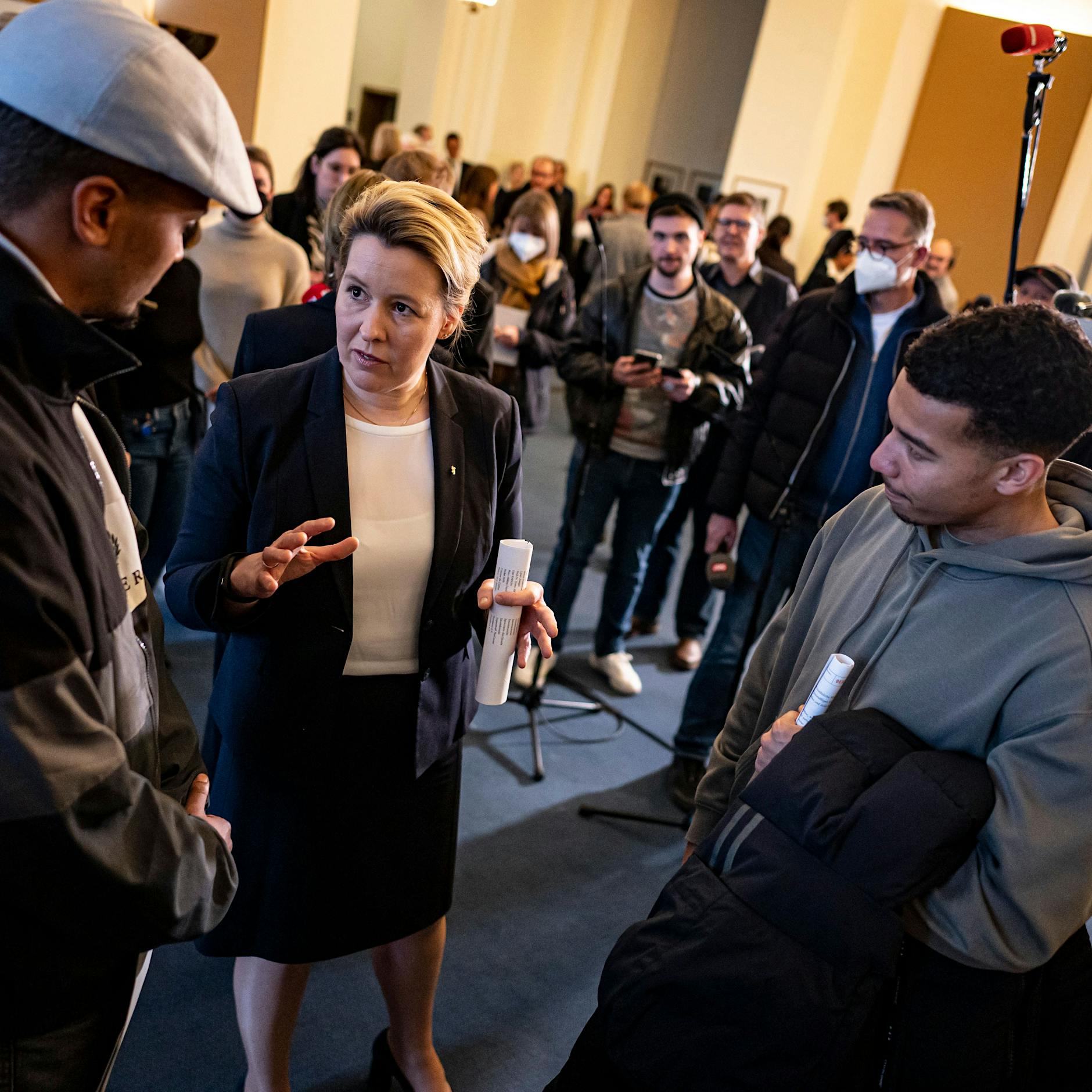 Gipfel gegen Jugendgewalt: Giffey kündigt viel Arbeit an