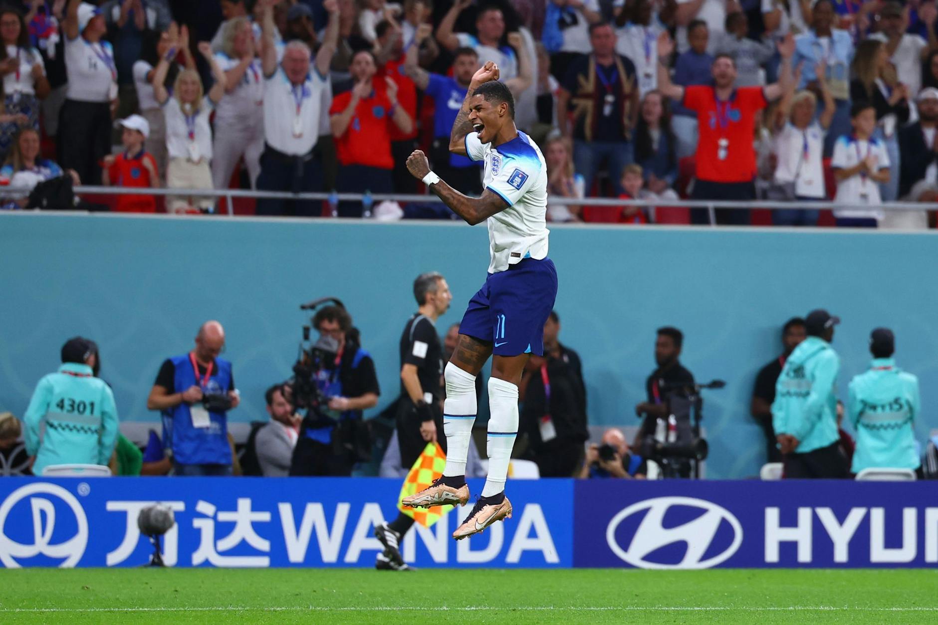 Englands Marcus Rashford jubelt nach seinem zweiten Tor zum 0:3.