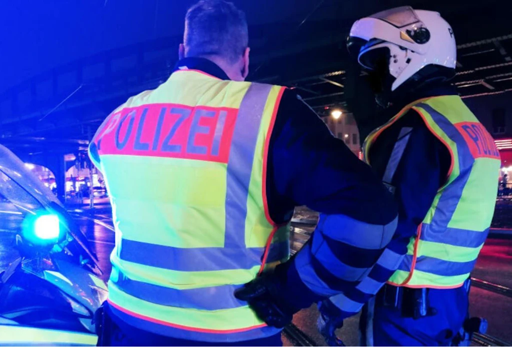 Gesundbrunnen: Falsche Polizisten rauben Autofahrer aus