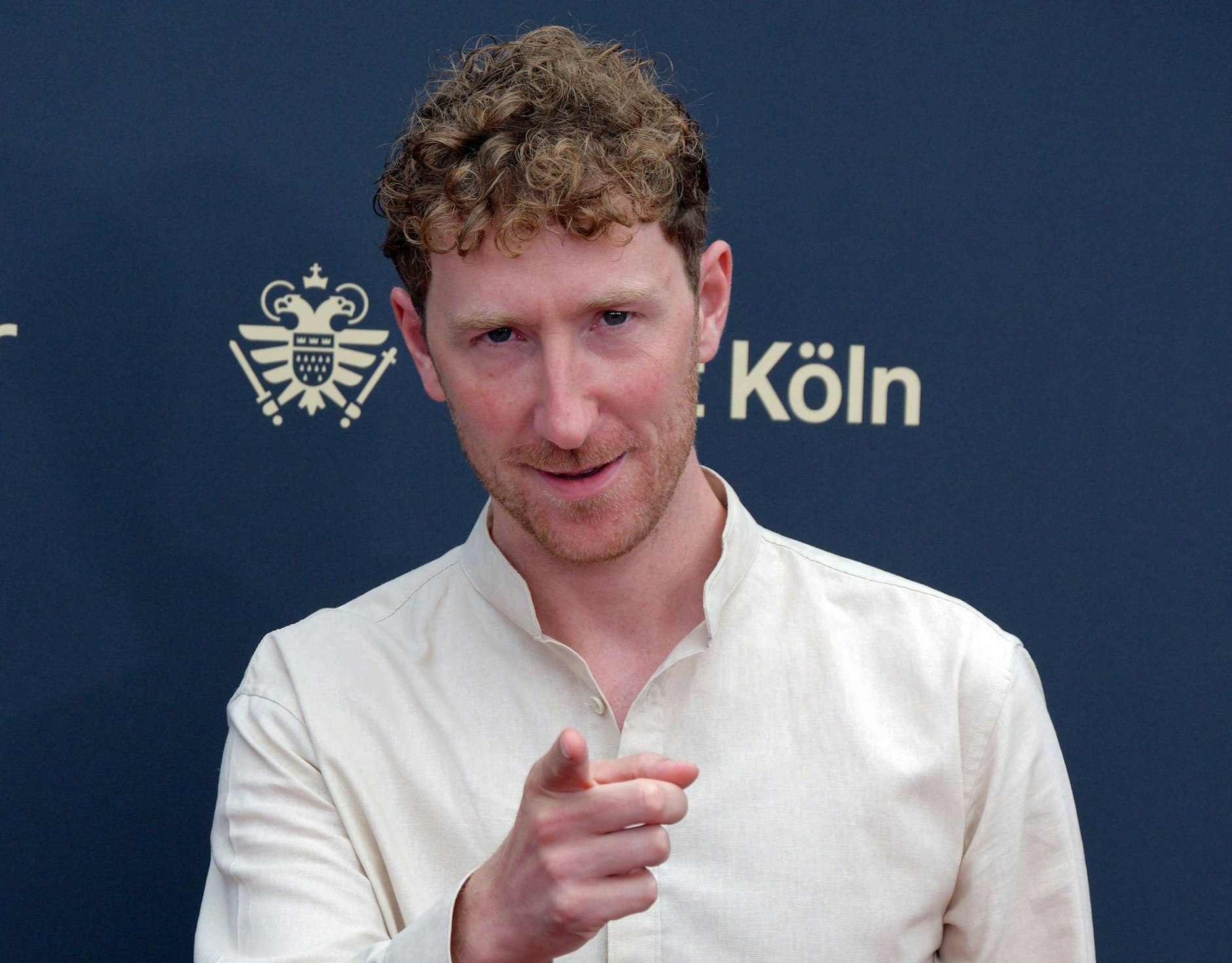 ARCHIV - Neu bei «Hart aber fair»: Louis Klamroth.  