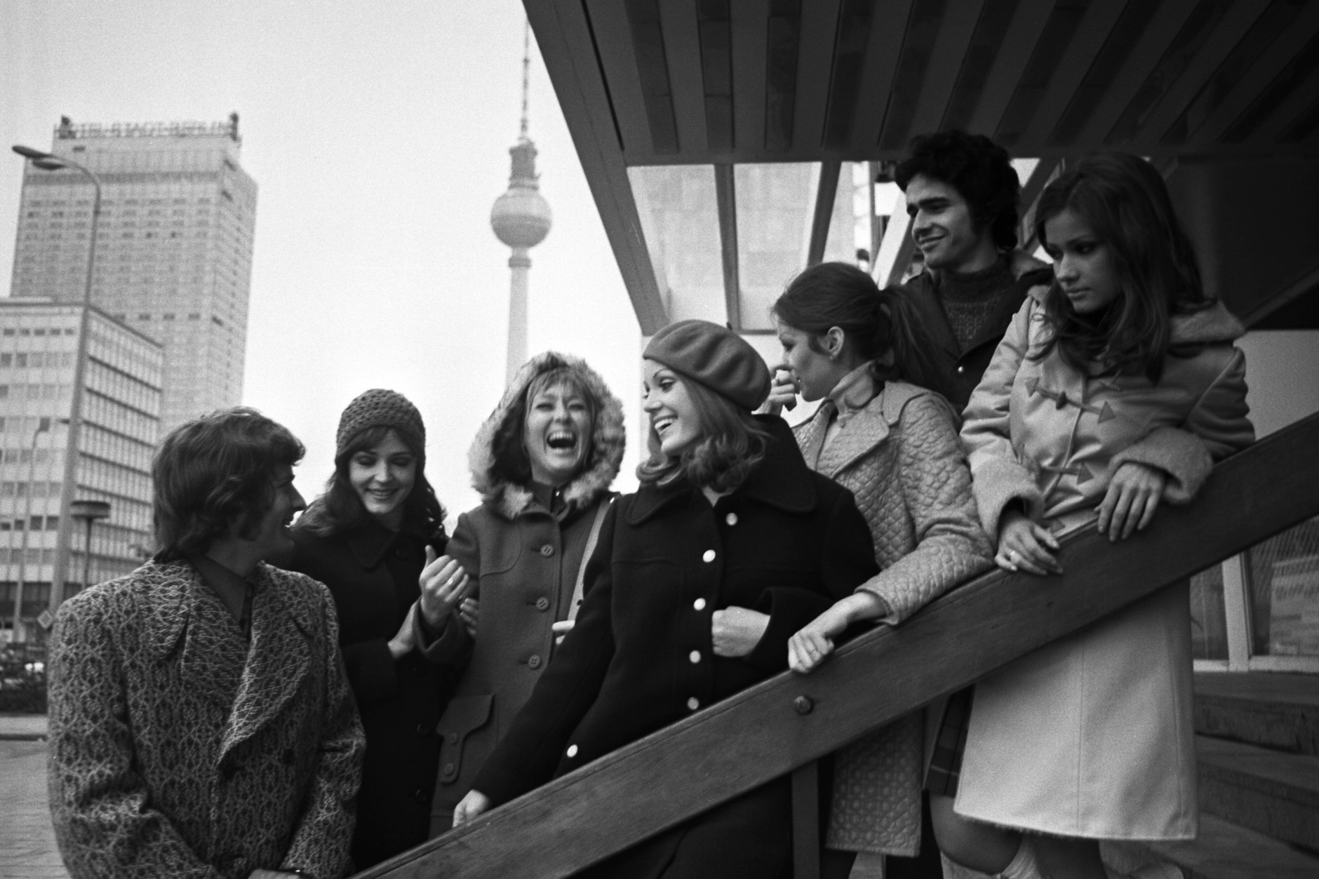 Wir konnten schon immer Mode: Berlinerinnen und Berliner führen 1972 im Osten der Stadt die neuesten Kollektionen vor.