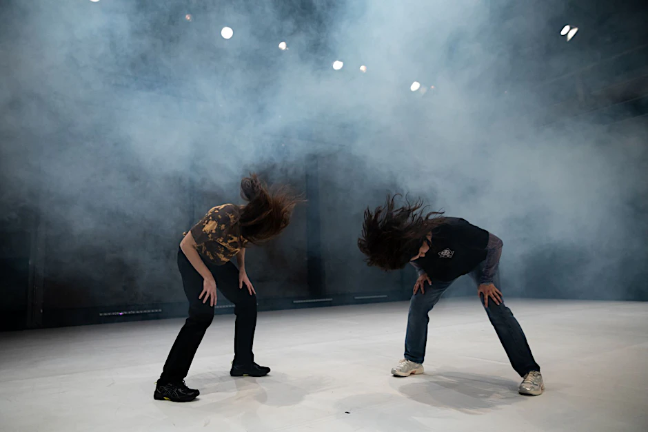 Xenia Koghilaki eröffnete mit „Bang Bang Bodies“ die Tanztage Berlin.