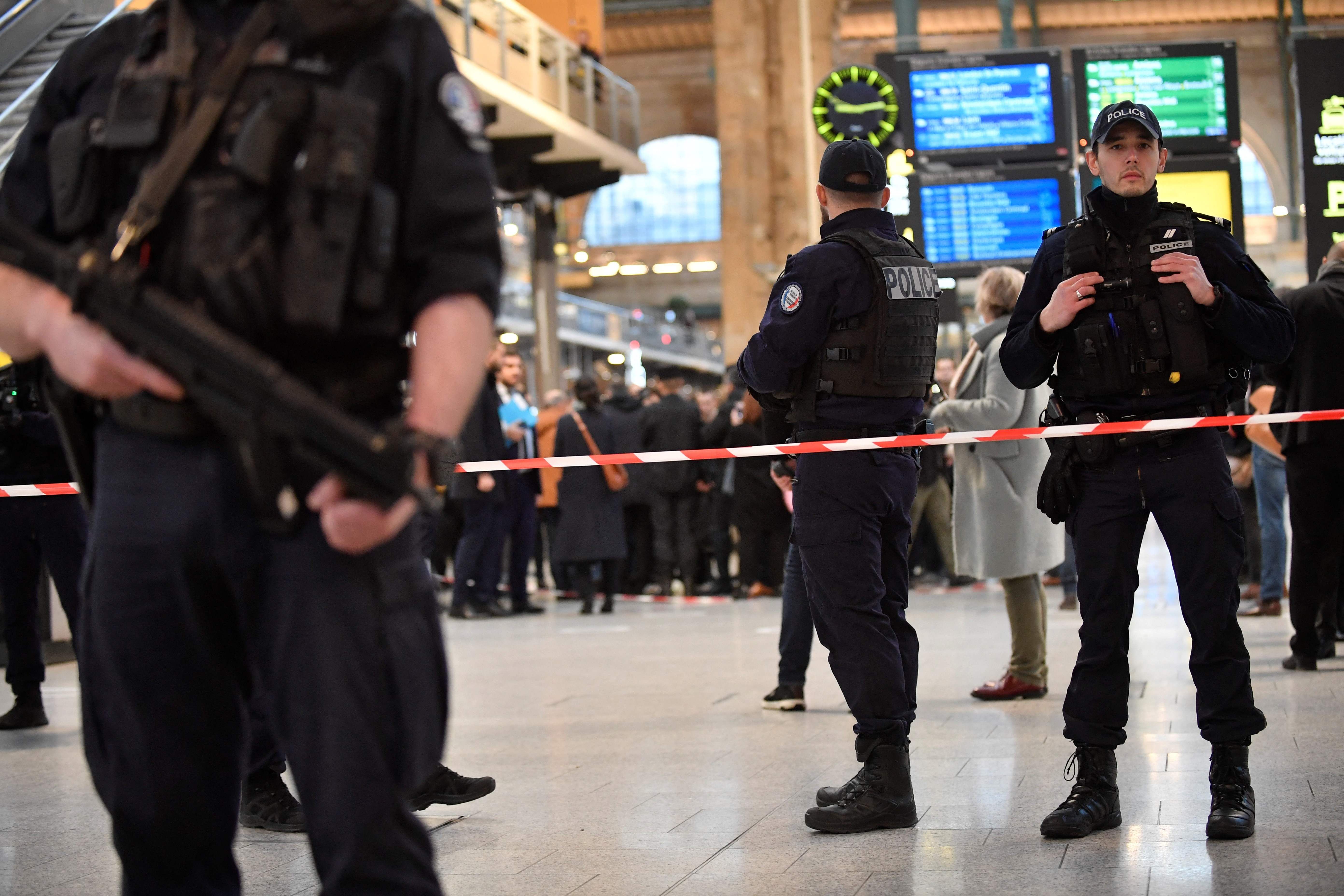 Paris: Mehrere Verletzte Bei Messerangriff Am Bahnhof Gare Du Nord