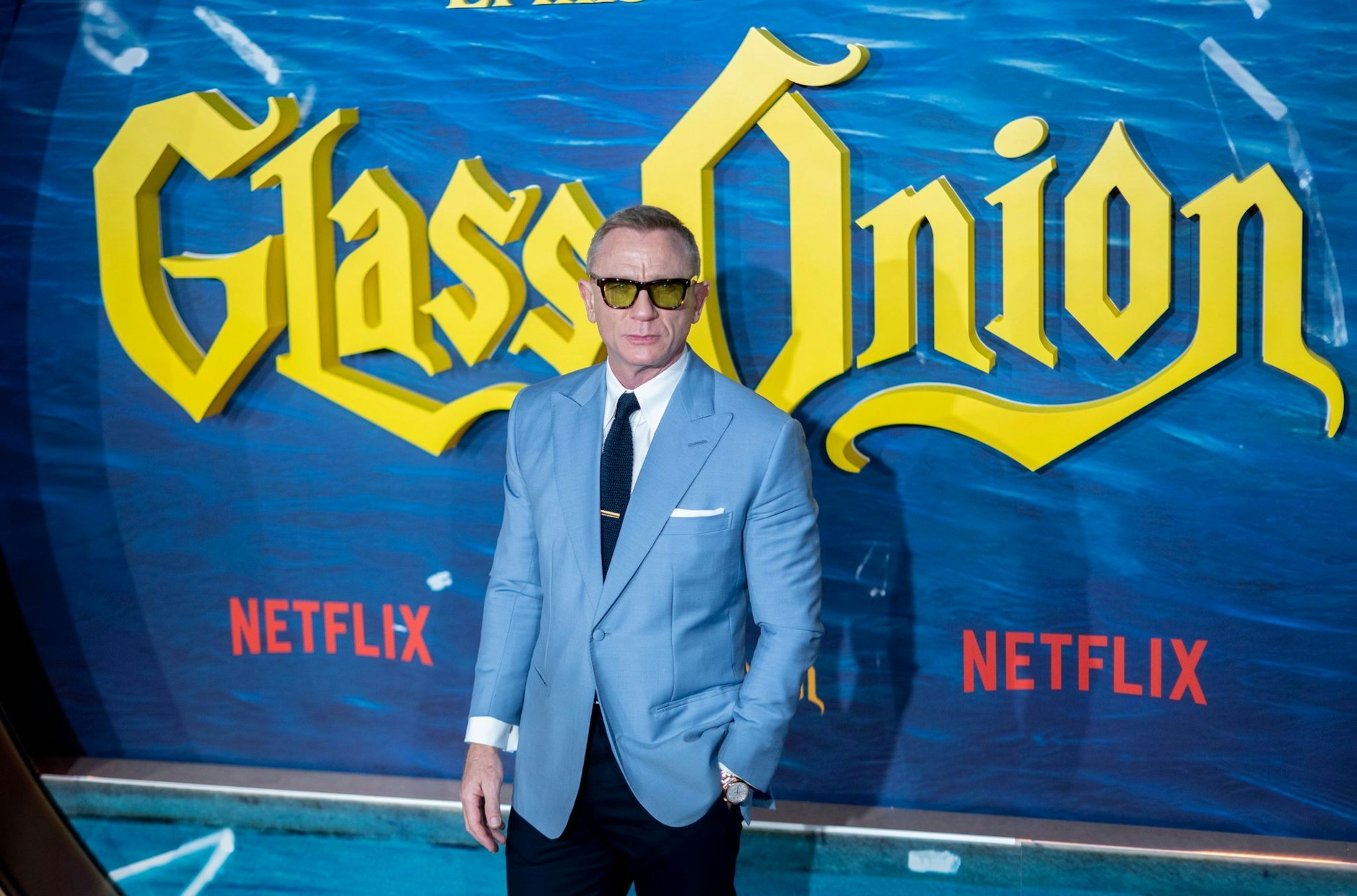 ARCHIV - Der britische Schauspieler Daniel Craig bei der «Glass Onion»-Premiere in Madrid.  