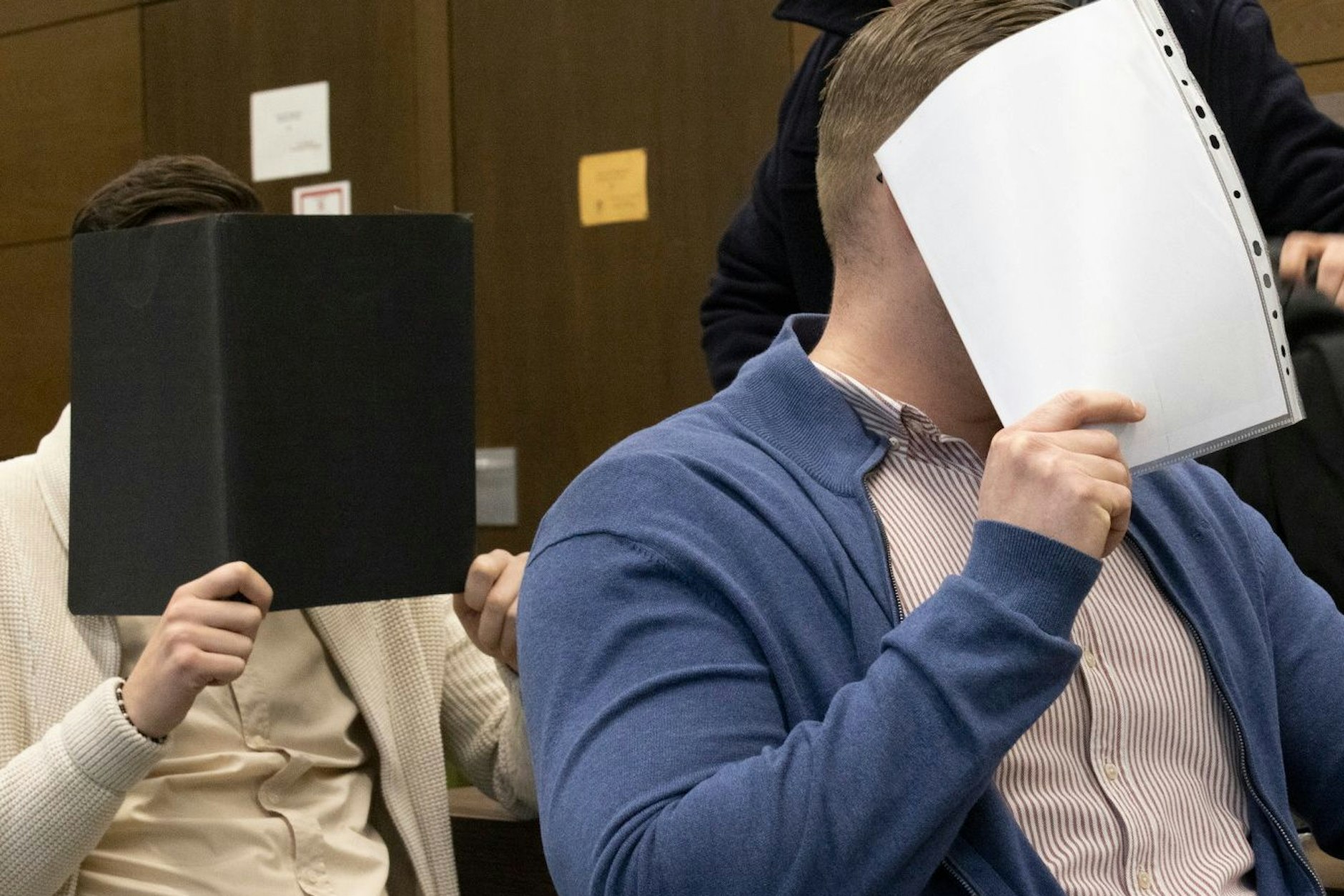 Die beiden Angeklagten saßen am Mittwoch in Berlin vor Gericht. Das Urteil: Sieben Monate Haft auf Bewährung.