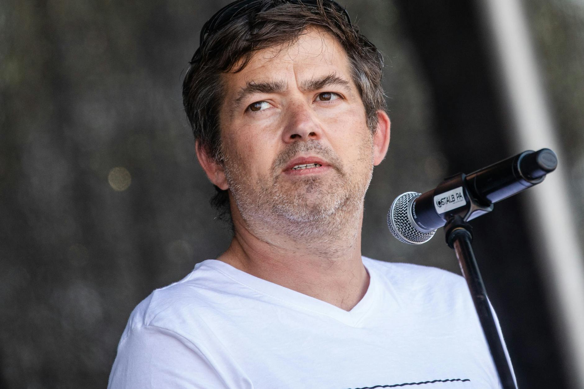 Michael Ballweg, Initiator von „Querdenken“, spricht bei einer Protestkundgebung (Archivfoto). 