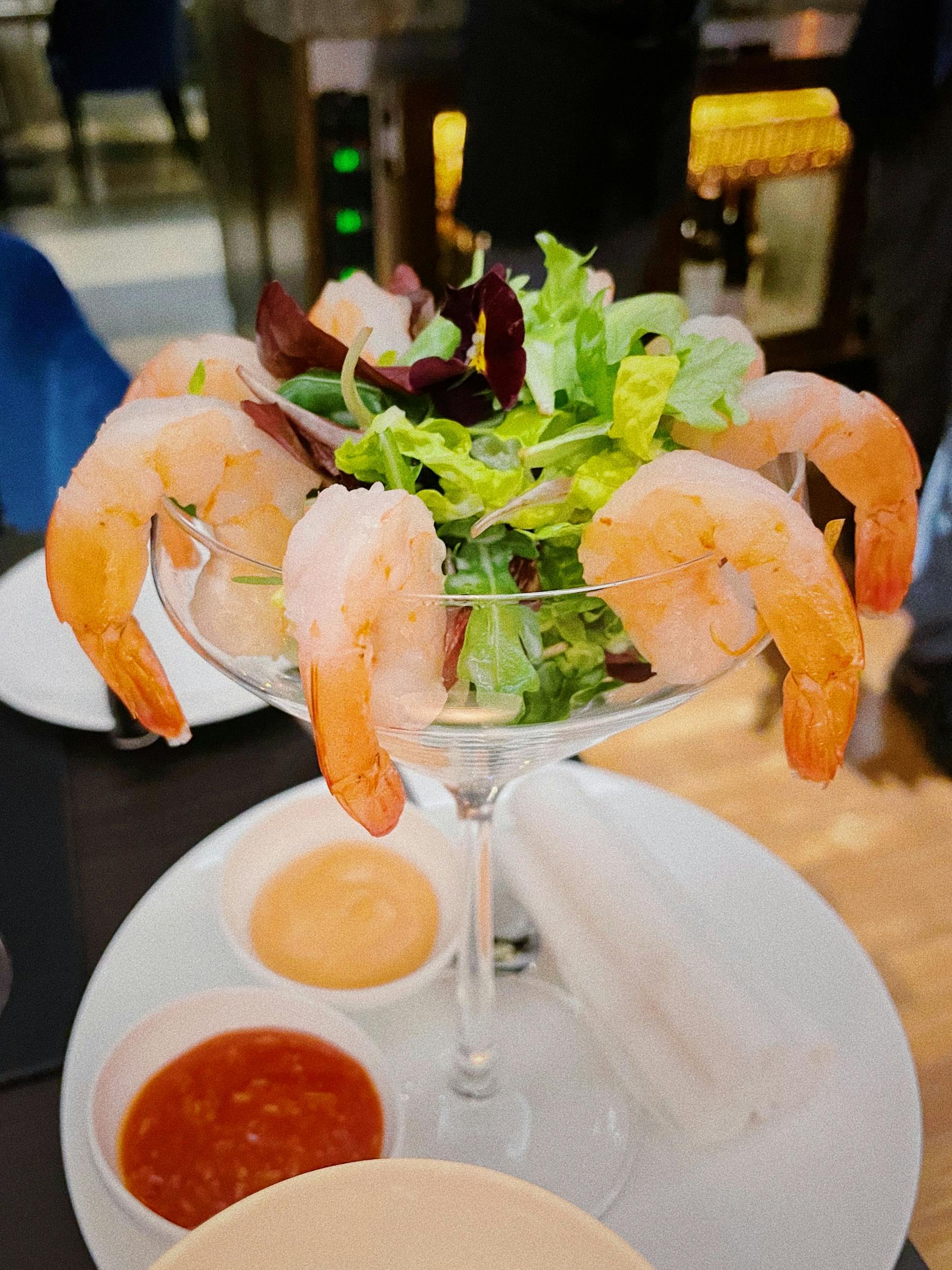 Der gute alte Schrimp-Cocktail: Mal in, mal out, und immer wieder da!