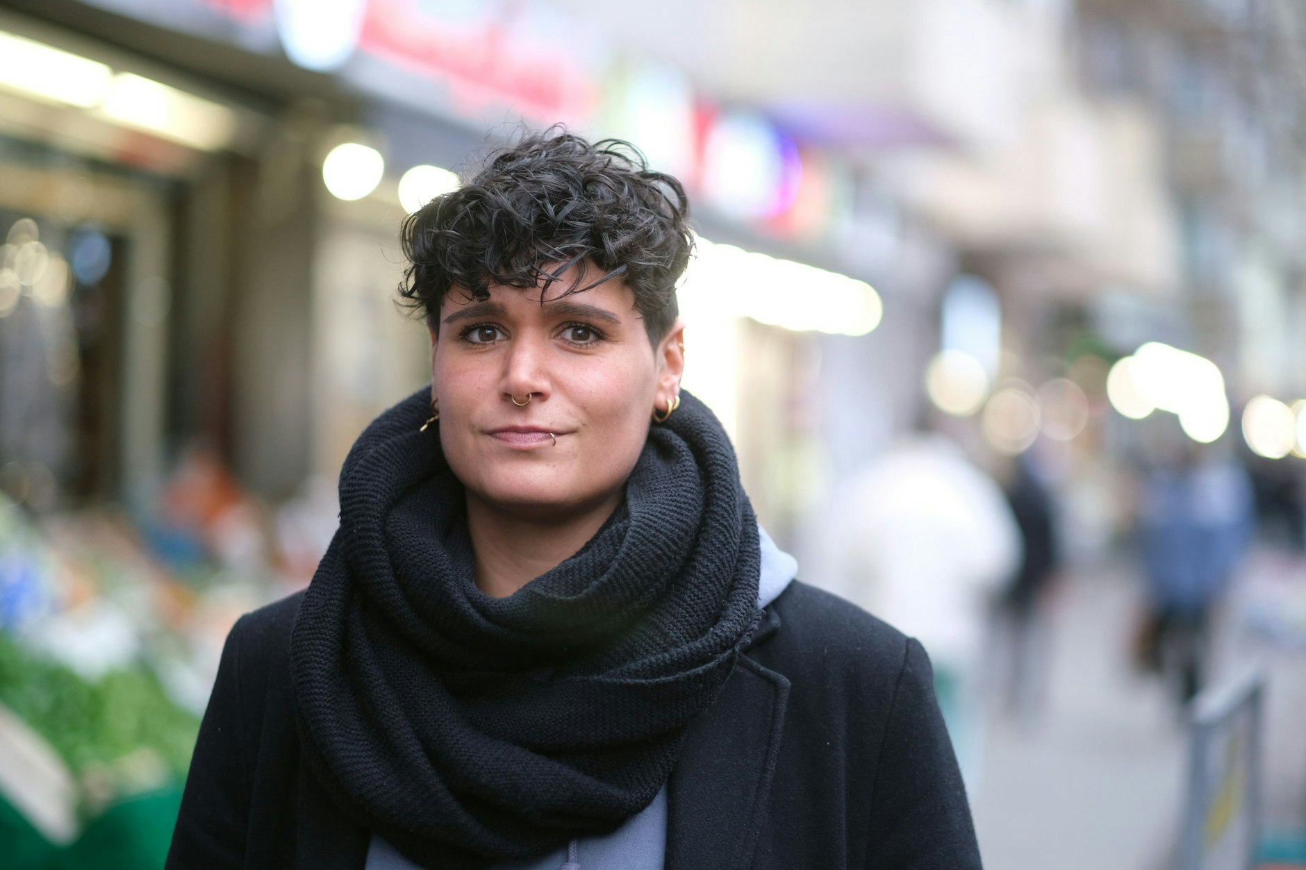 Samira Bekkadour-Hotz&nbsp; ist seit sieben als Sozialarbeiterin auf den Straßen in Neukölln unterwegs.&nbsp;