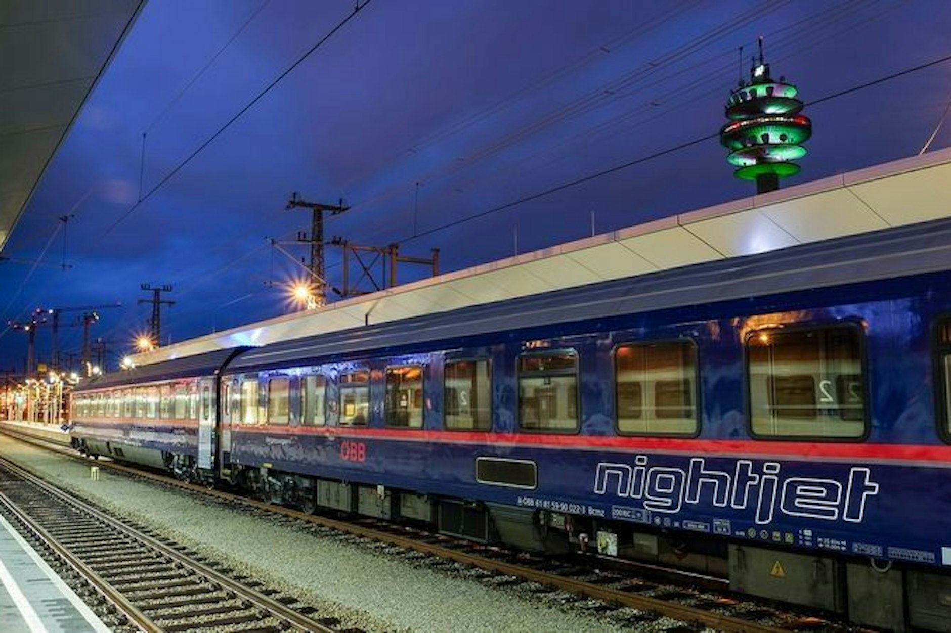 Startklar für die Reise durch die Nacht: ein Nightjet der Österreichischen Bundesbahnen (ÖBB).
