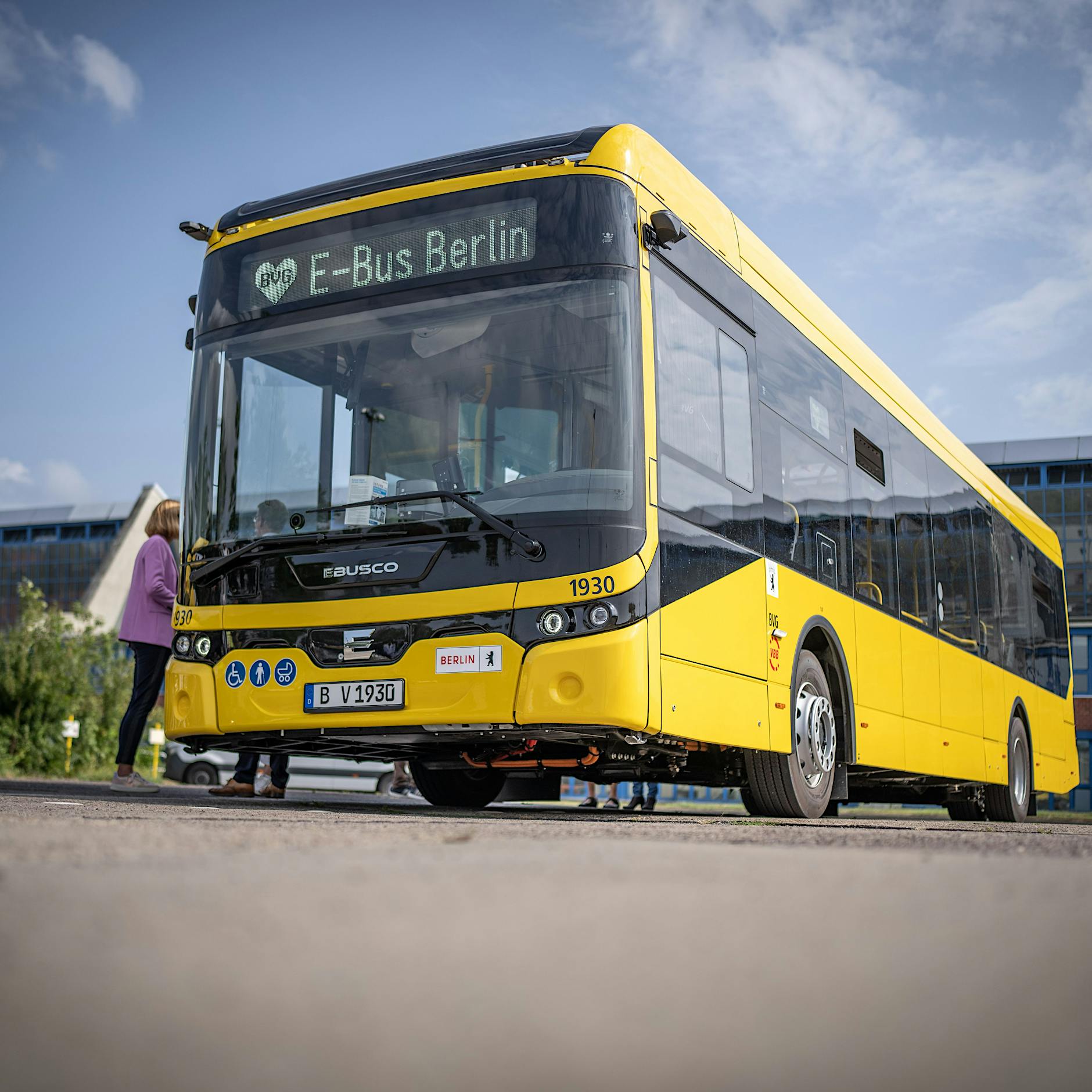 BVG testet neue Technik in Lichtenberg: Verbrenner lädt Batterien von Elektrobussen auf