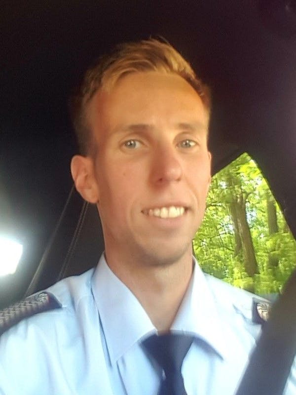 Martin Thom schleppte das Polizeiauto mit seinem Trecker frei.