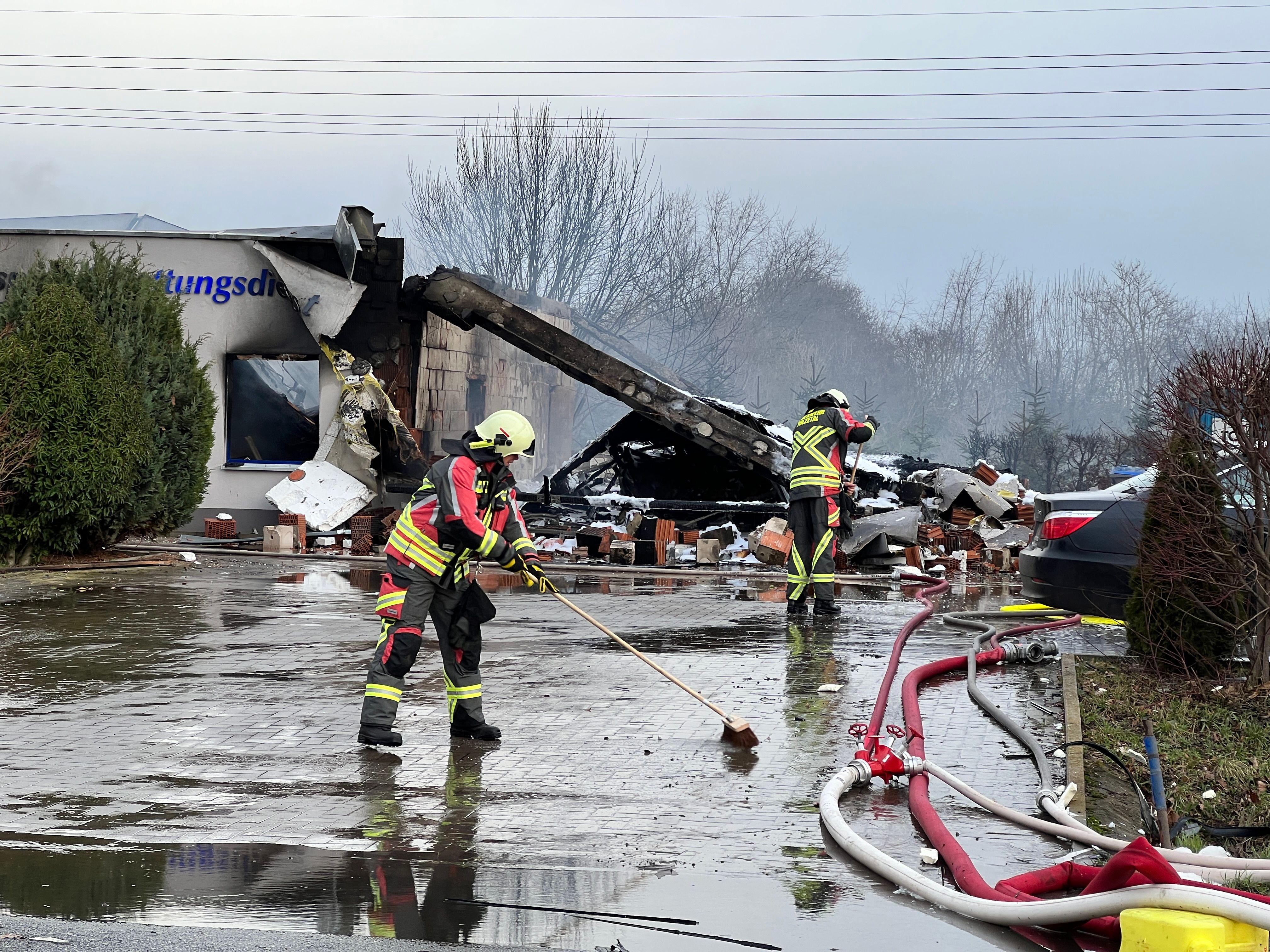Rettungswache nach Detonation komplett in Trümmern