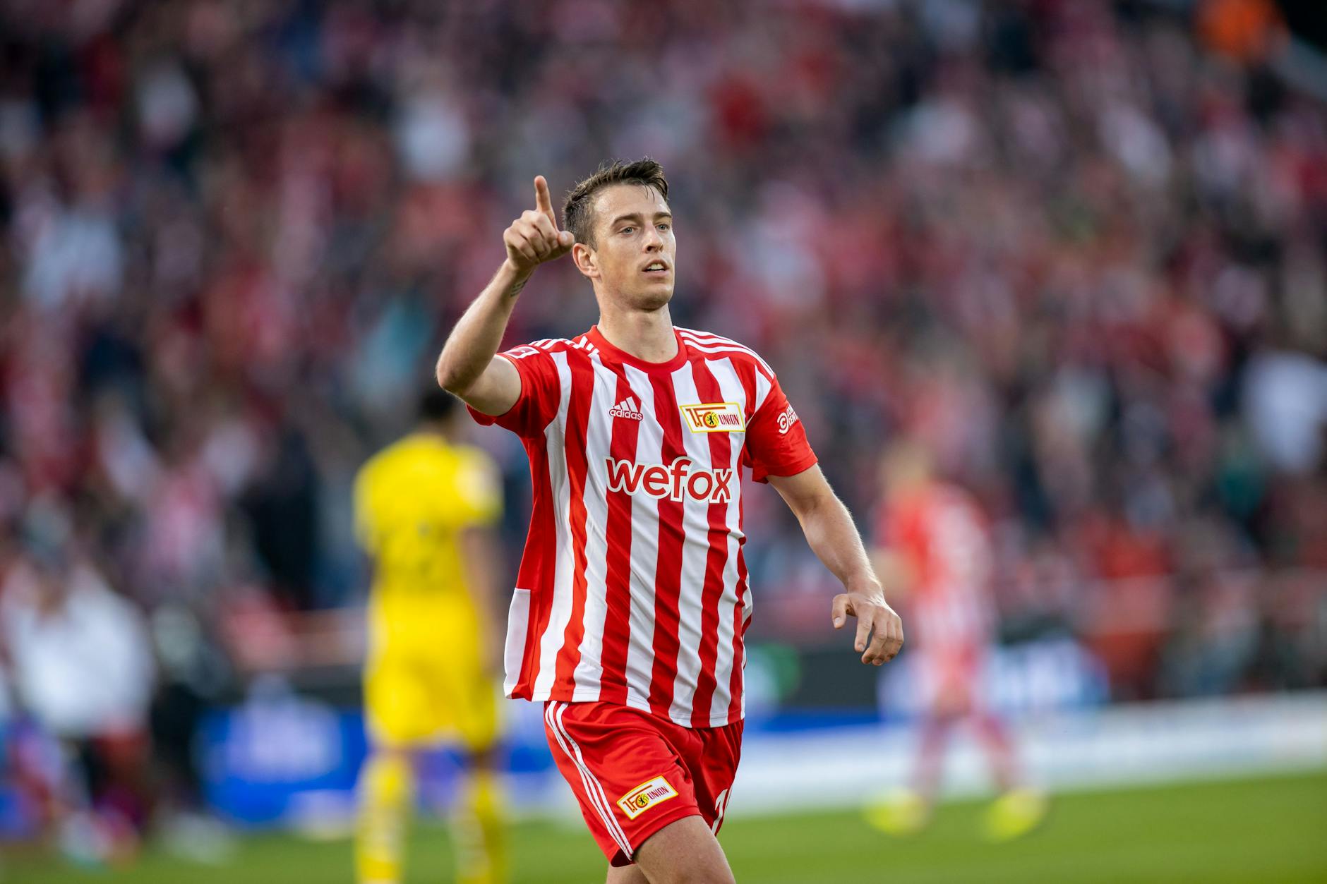 Janik Haberer feiert seinen ersten Doppelpack in der Bundesliga gegen Borussia Dortmund.