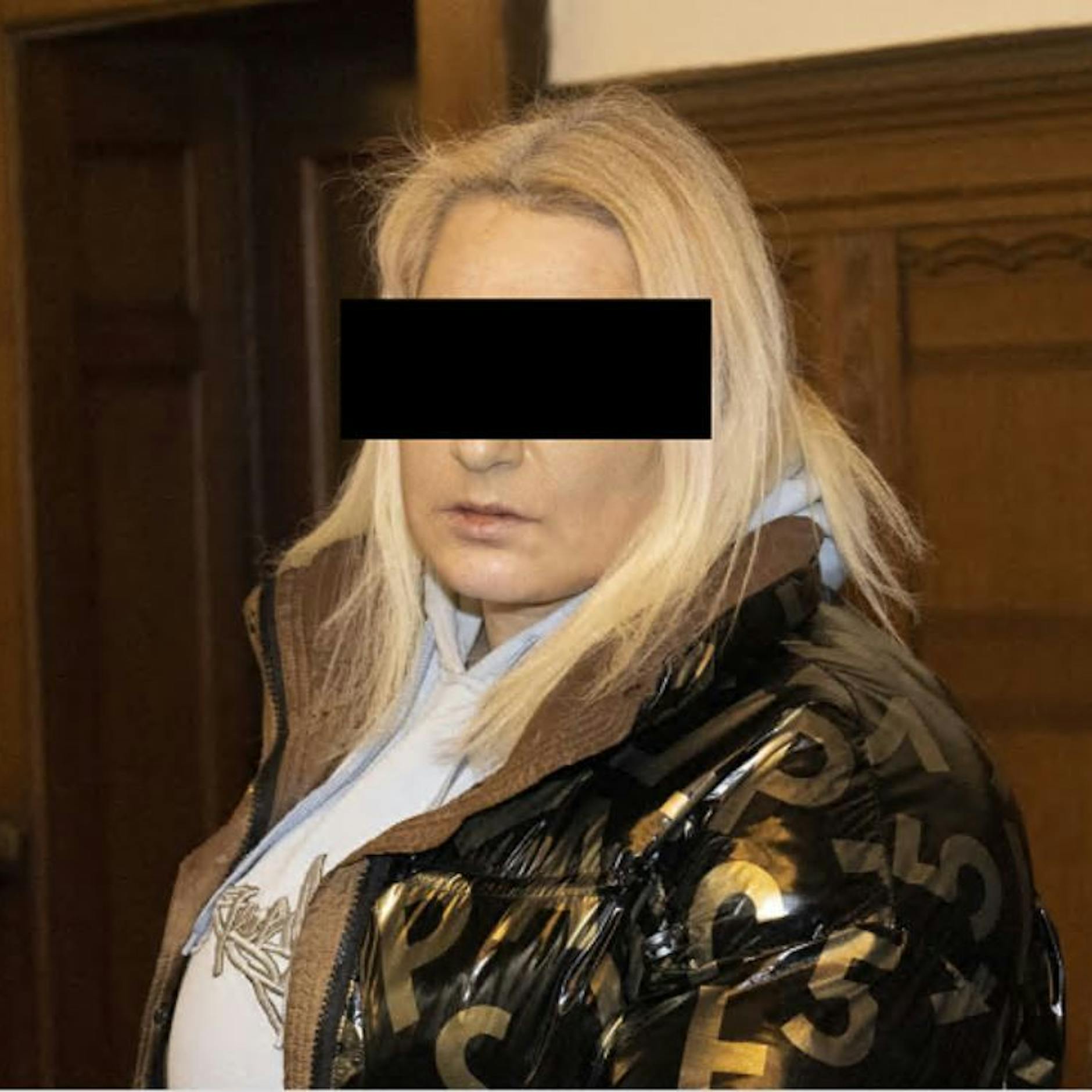 Berlinerin ersticht im Wahn flehende Mitpatientin – und filmt die Bluttat!