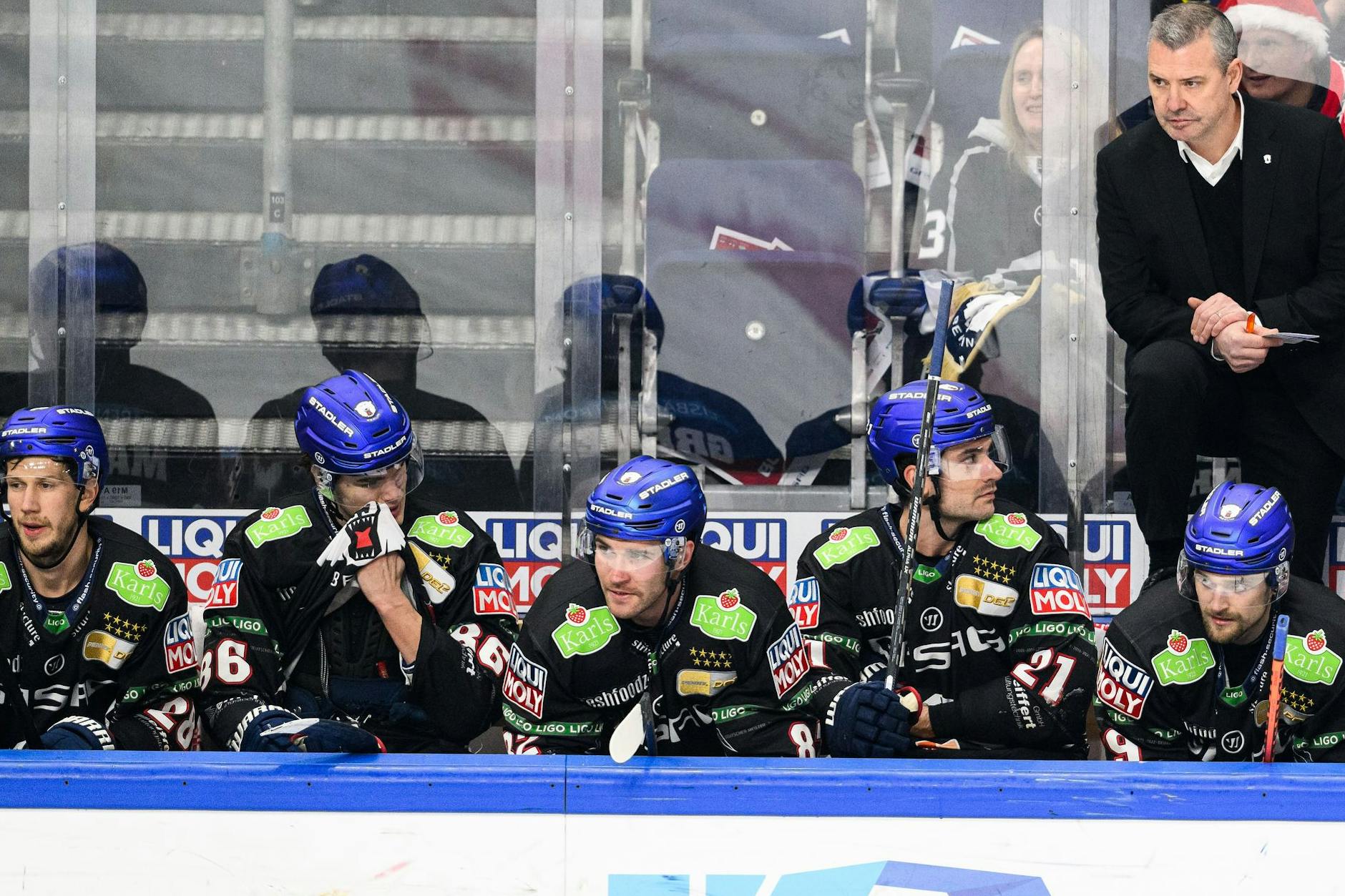 Zuletzt schafften Serge Aubin und seine Eisbären Anfang Oktober zwei Siege am Stück, am Freitag sollte dieses „Kunststück“ endlich wieder mal gelingen, um das Abstiegs-Gespenst vorerst zu verjagen. 