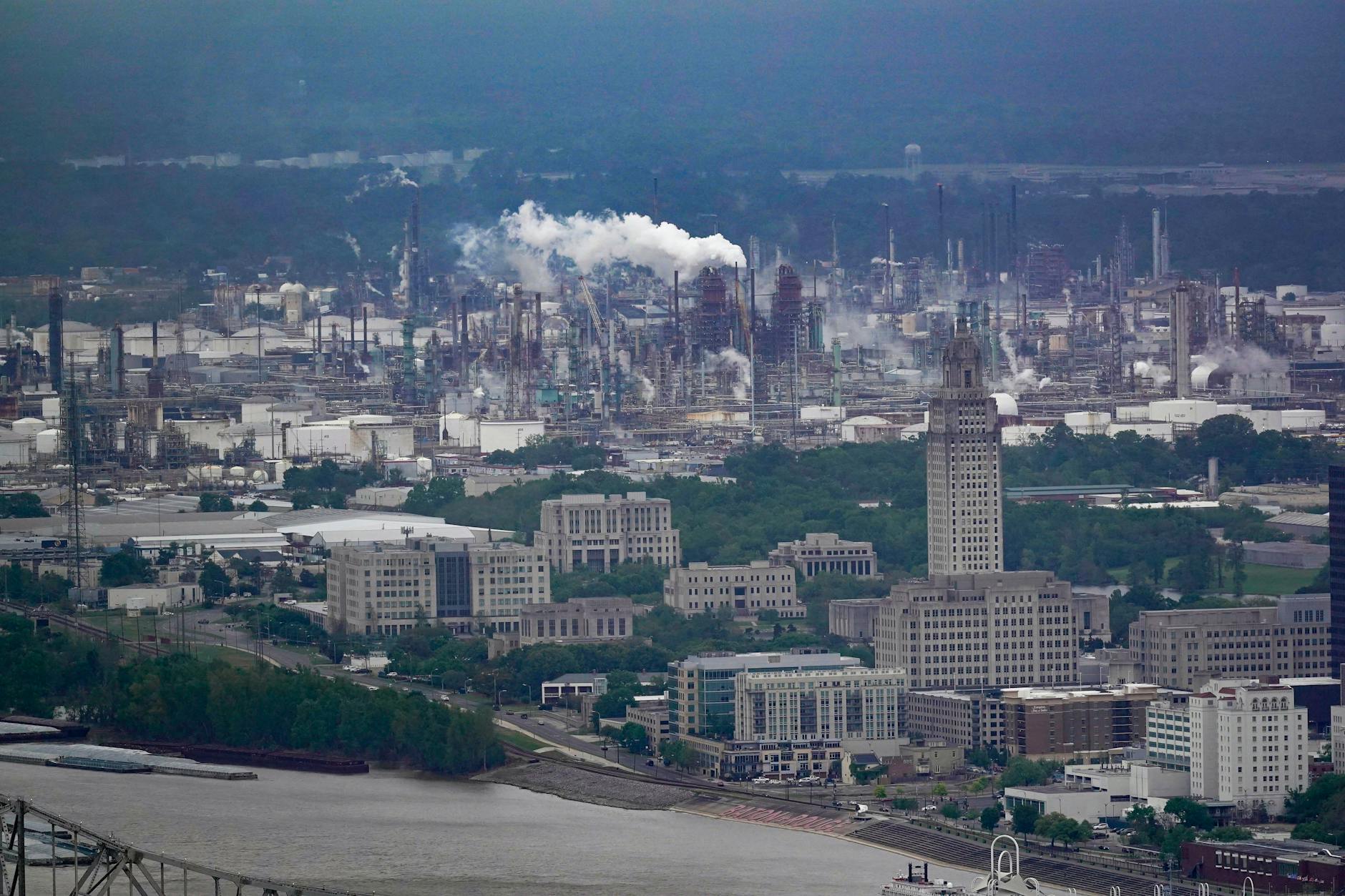 Der ExxonMobil-Raffinerie-Komplex in Baton Rouge, Louisiana. Laut einer Studie sagte das US-Unternehmen den Klimawandel genau voraus – und tat nichts. 