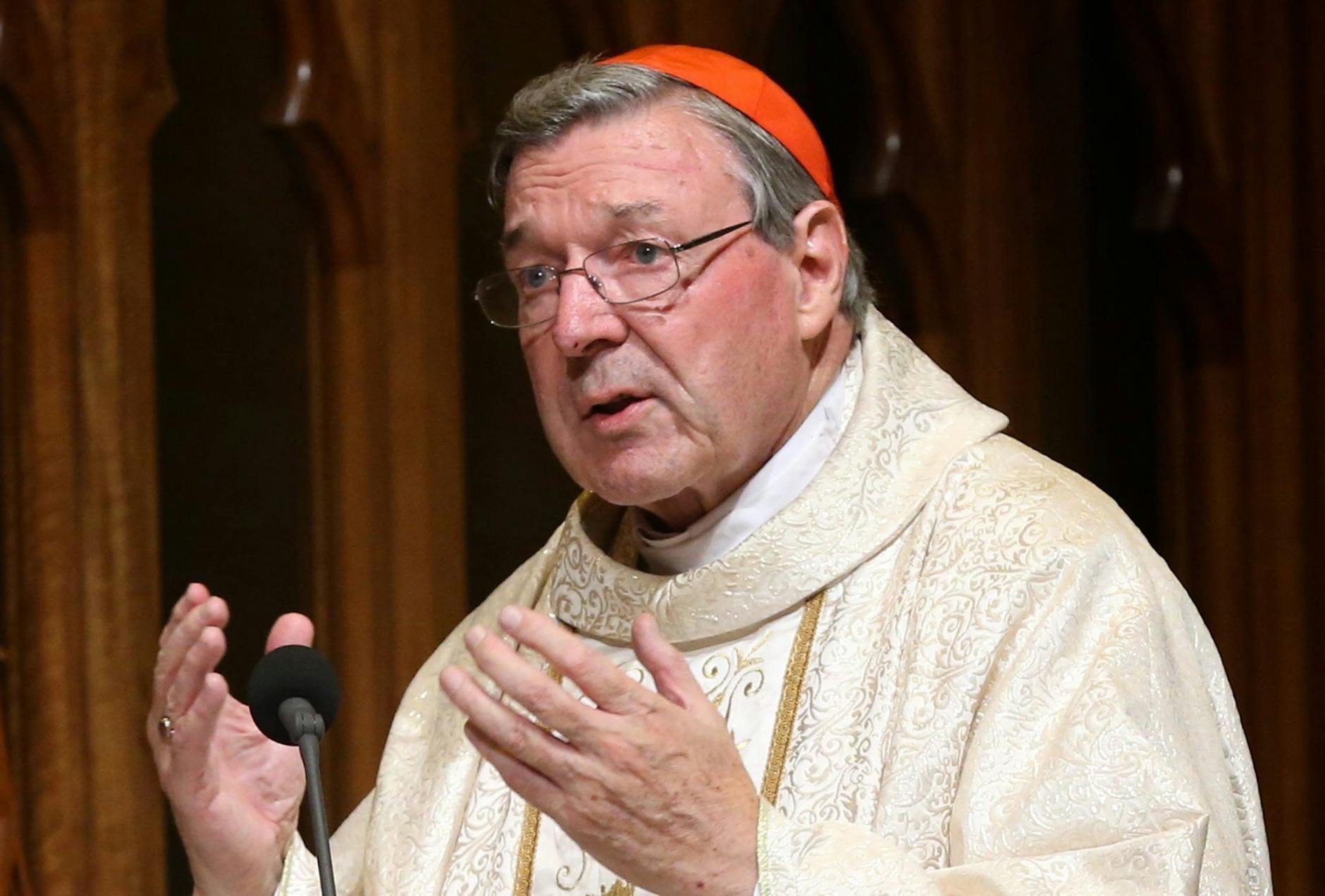 ARCHIV - Der australische Kardinal George Pell während einer Messe zu Erntedank in Sydney.