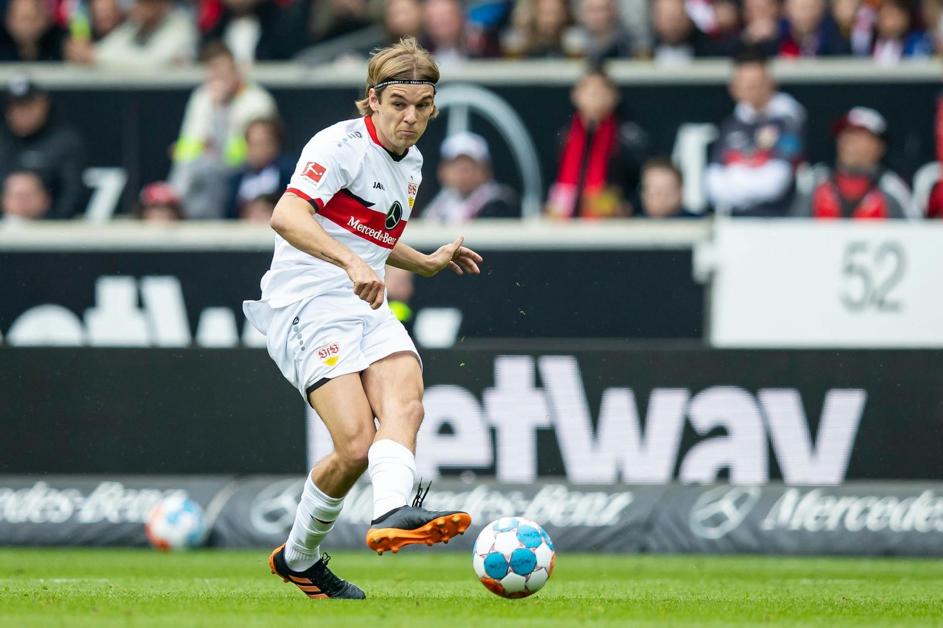 ARCHIV - Der kroatische Nationalspieler Borna Sosa wird beim VfB Stuttgart immer mal wieder als möglicher Abgang gehandelt.
