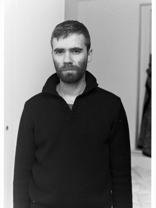 <strong>Lutz Huelle</strong> ist einer der erfolgreichsten deutschen Modedesigner. Er ging bereits vor vielen Jahren aus Deutschland nach Paris und zeigt Mode regelmäßig mit seinem gleichnamigen Label auf der Paris Fashion Week. 