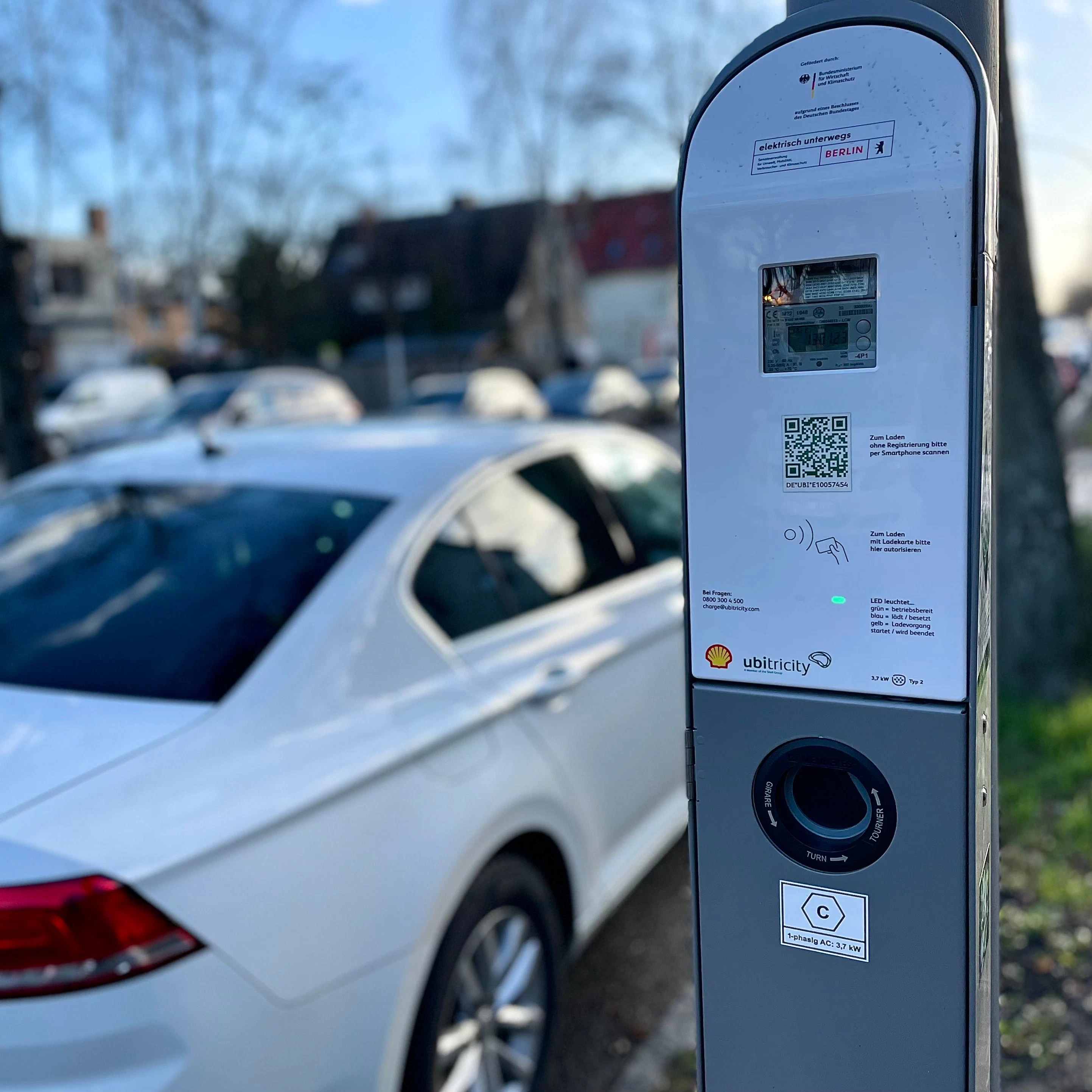 Laternenladepunkt an der Biesdorfer Oberfeldstraße