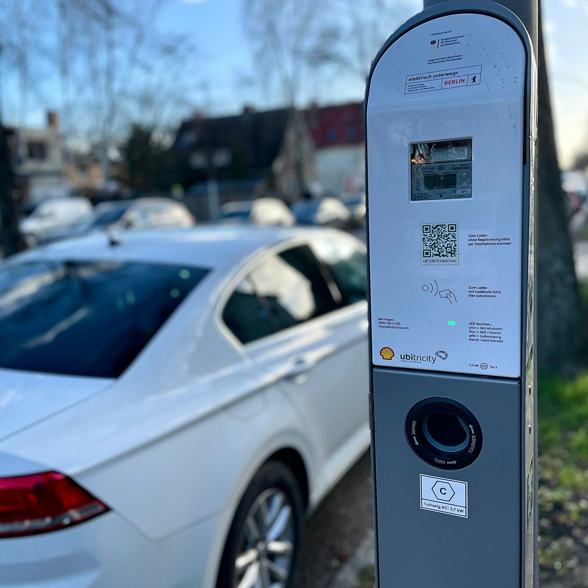 Laternenladepunkt an der Biesdorfer Oberfeldstraße