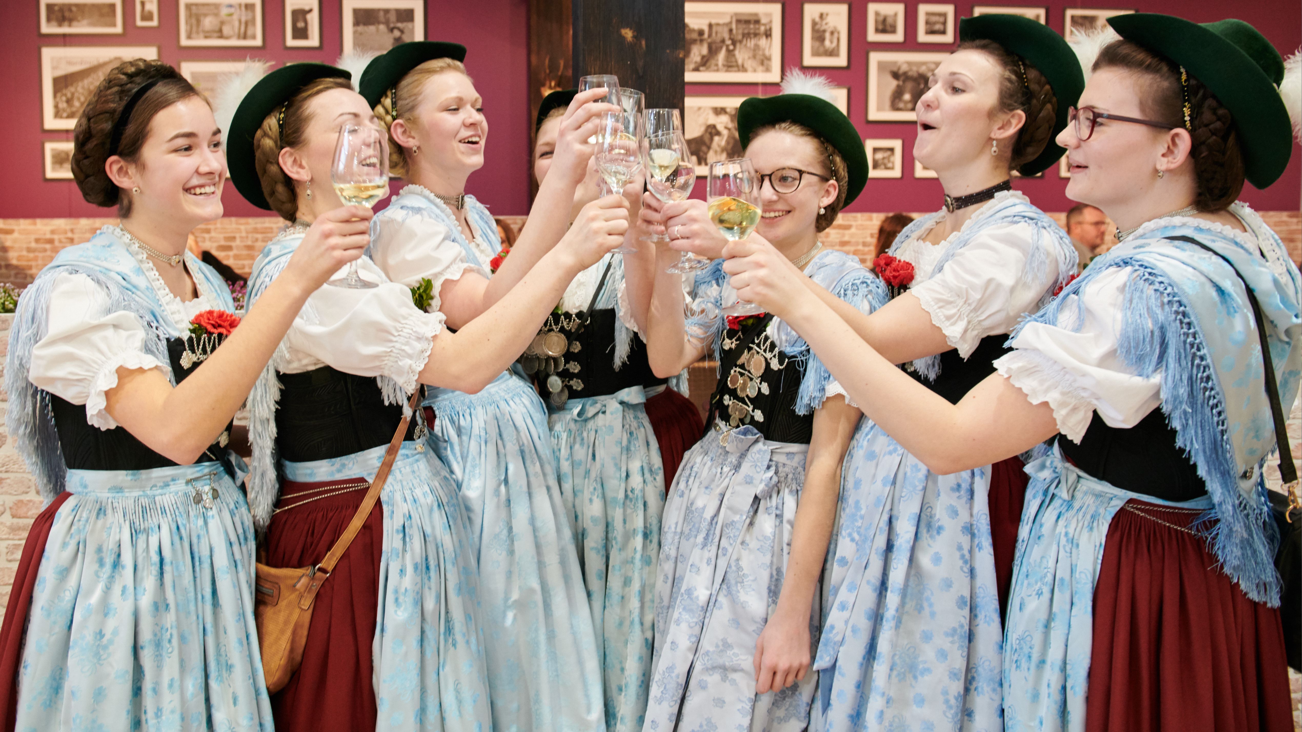 Image - Und Prost! Die Grüne Woche, Deutschlands größte Fressmeile, feiert nach zwei Jahren Corona-Pause ein Comeback: Das erwartet Sie, das kostet der Futterspaß!