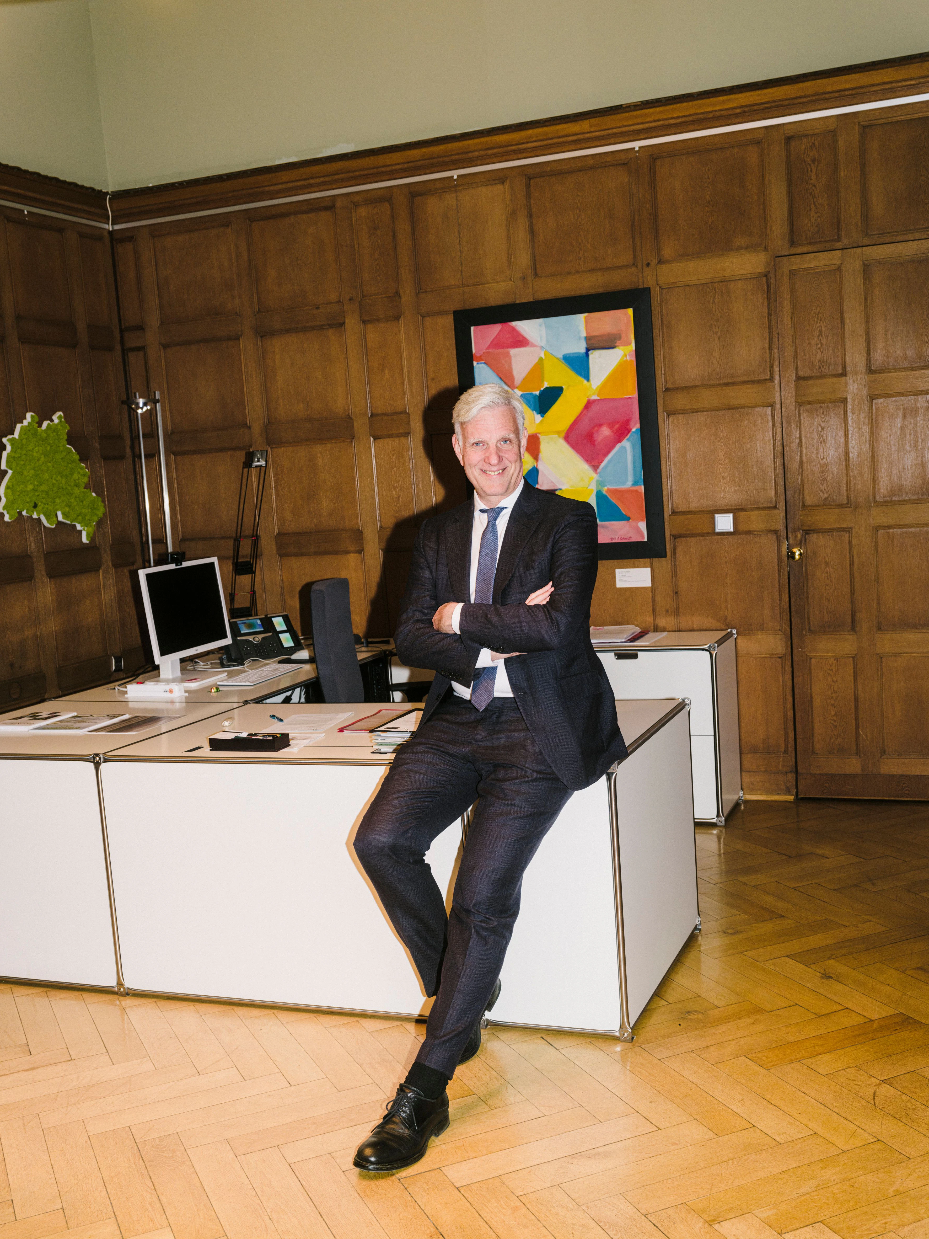 Der Senator in seinem Büro in der ersten Etage.