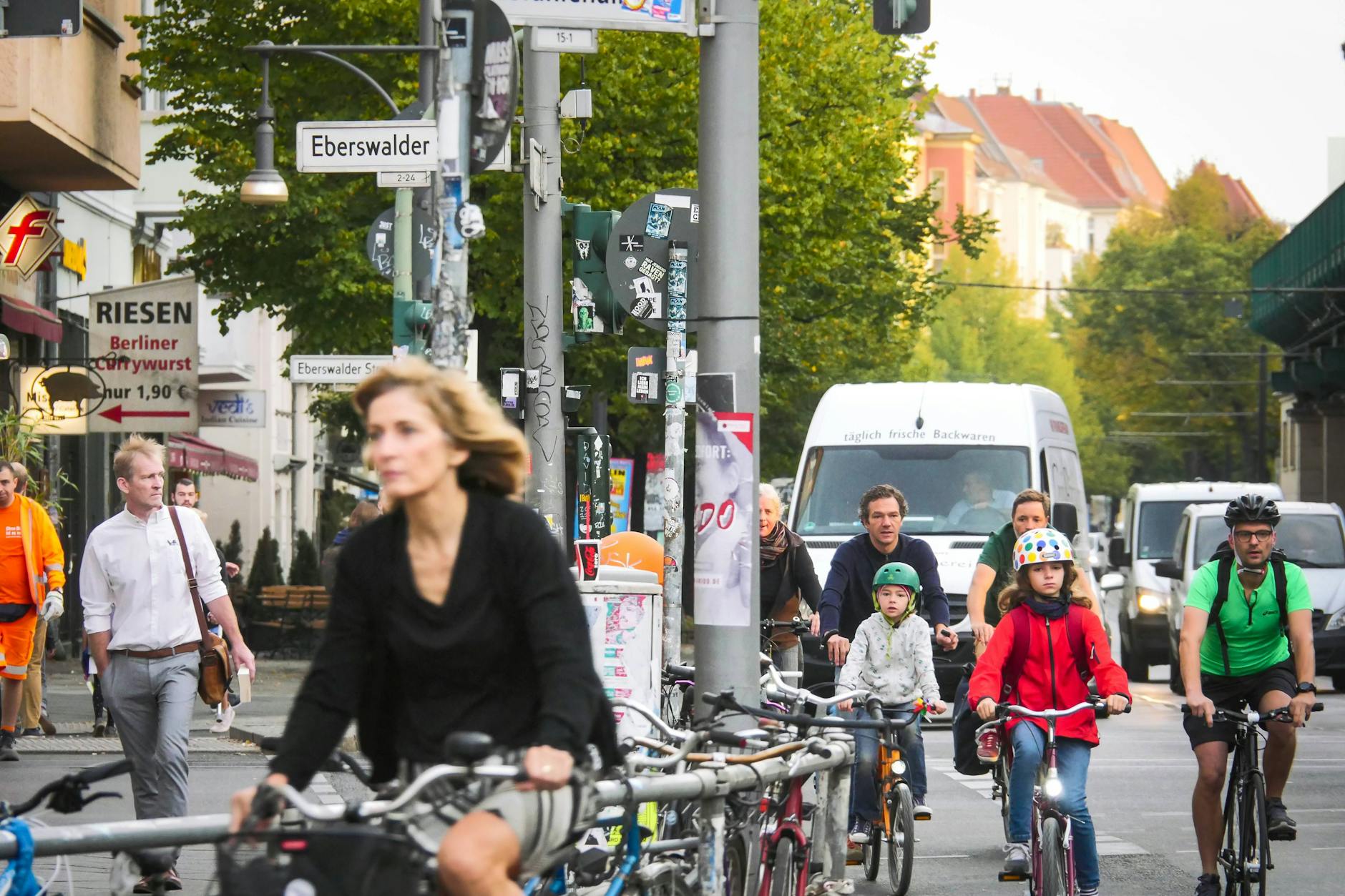 Wird in Berlin eine Helmpflicht für Radfahrer eingeführt? Die Verkehrssenatorin wäre zumindest dafür.