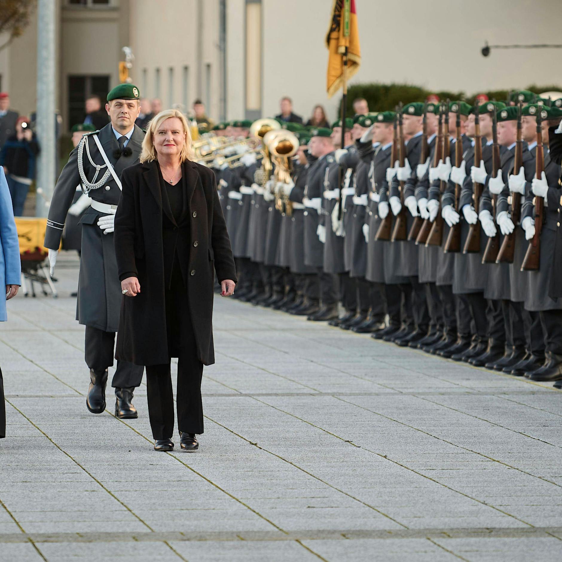 Zoff um Lambrecht-Rücktritt: Wird SIE die Nachfolgerin – und warum nicht Strack-Zimmermann?