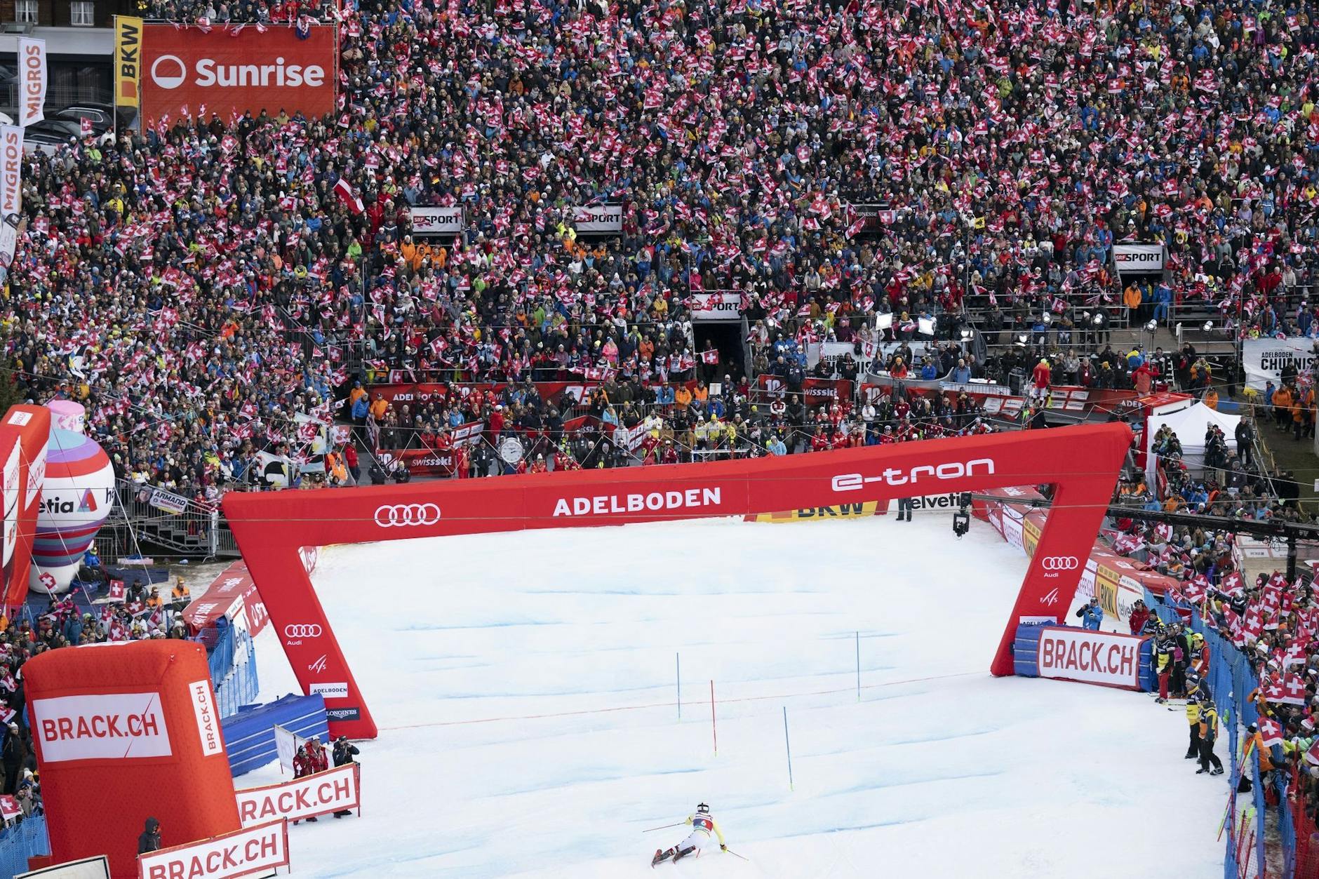Skirennfahrer Linus Straßer kam beim Weltcup in Adelboden auf Rang drei.