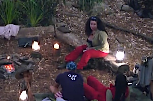 Mutiges Bekenntnis von Jolina beim Lagerfeuer-Talk, und starke Reaktion von Gigi.