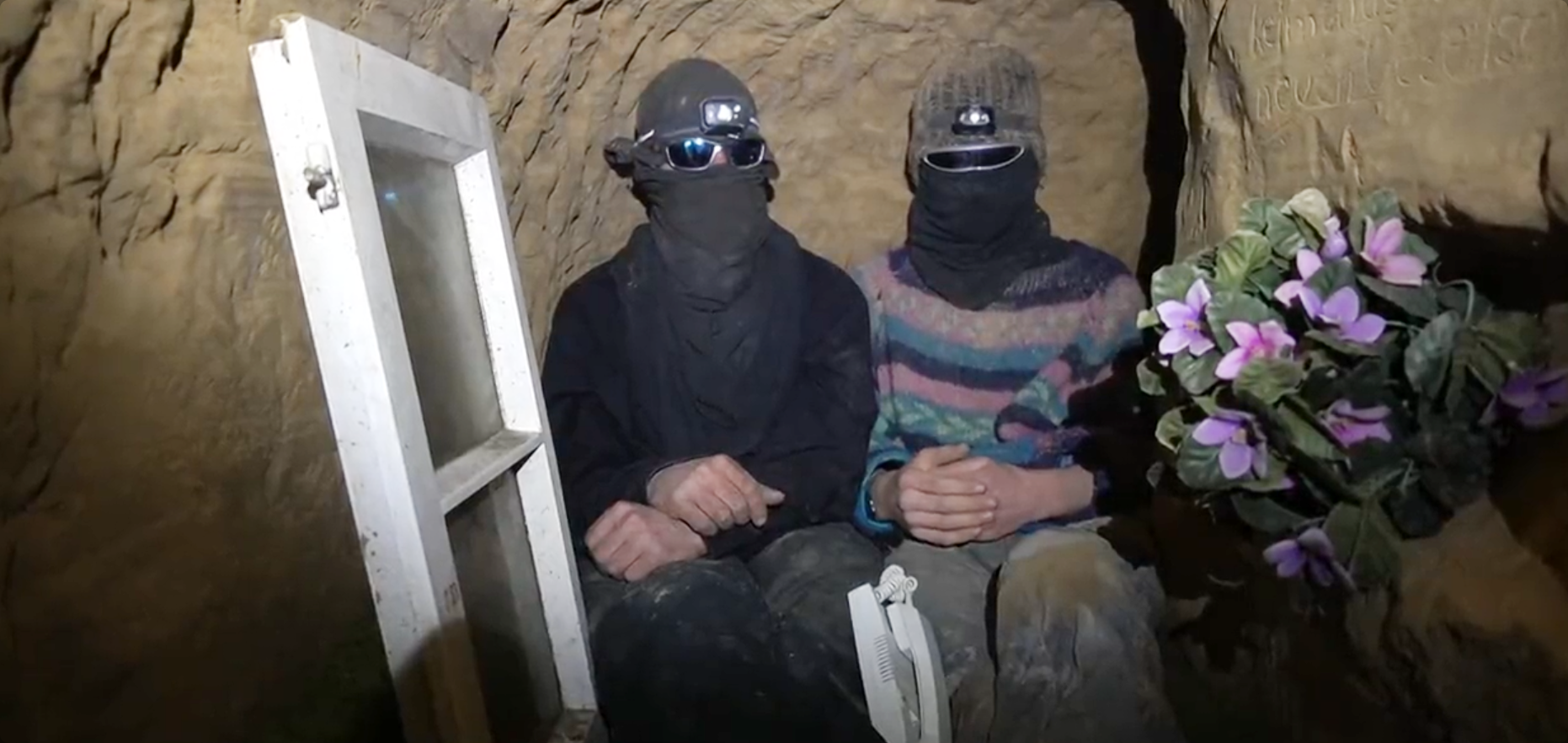 Image - „Pinky“ und „Brain“ trotzen Räumung: DIESE beiden Aktivisten verharren im Lützerath-Tunnel – RWE, Feuerwehr und Polizei helfen ihnen