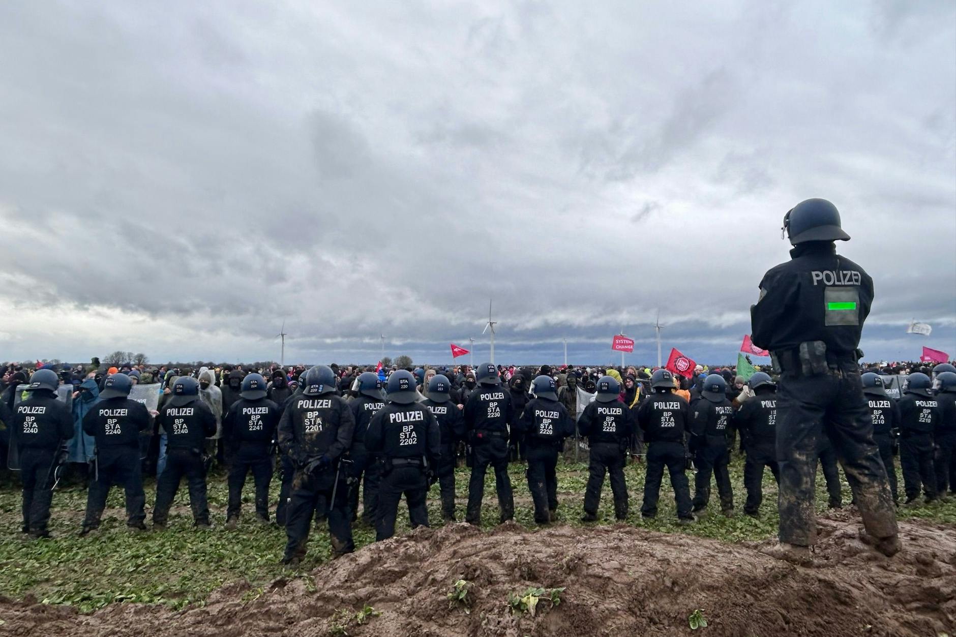 Aus der Polizeisicht: Ein Blick auf die 25.000 Demonstranten.